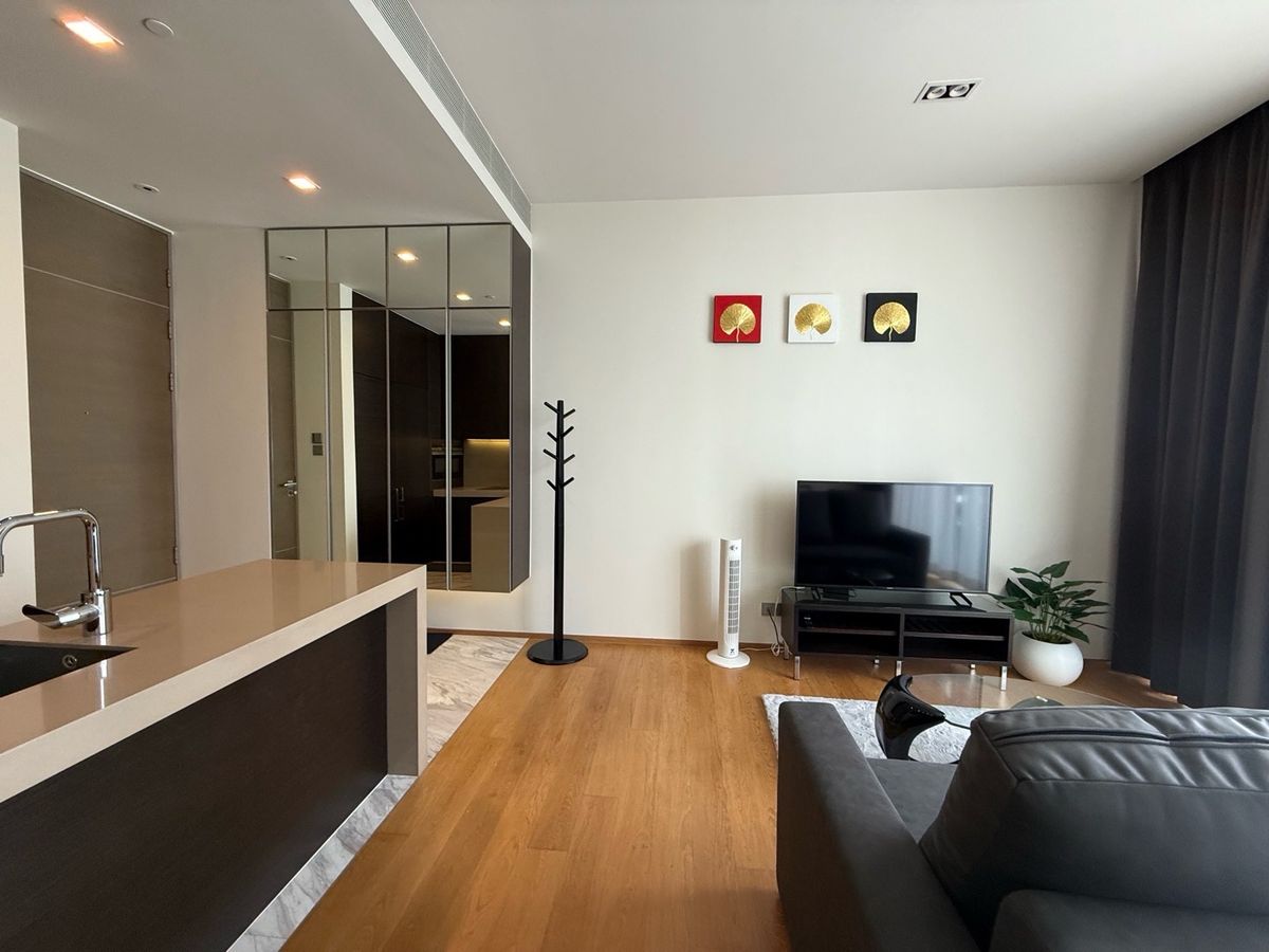 ให้เช่าคอนโดสีลม ศาลาแดง บางรัก : ราคาดี วิวสวนลุม! Saladaeng one 1 bedroom 56 sqm ราคา 56k/mo สนใจติดต่อ 065-242-6835 คุณกิ๊ฟ