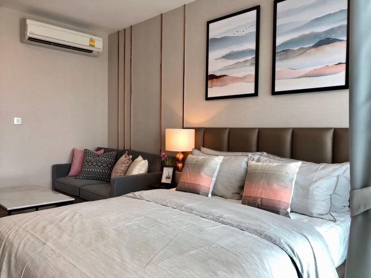 For RentCondoRatchathewi,Phayathai : Rhythm Rangnam【𝐑𝐄𝐍𝐓】🔥Decorate simply, softly, and minimally with warm tones. Beautiful built-in work fits perfectly in every corner. Live a classy life🔥 Contact Line ID: @hacondo
