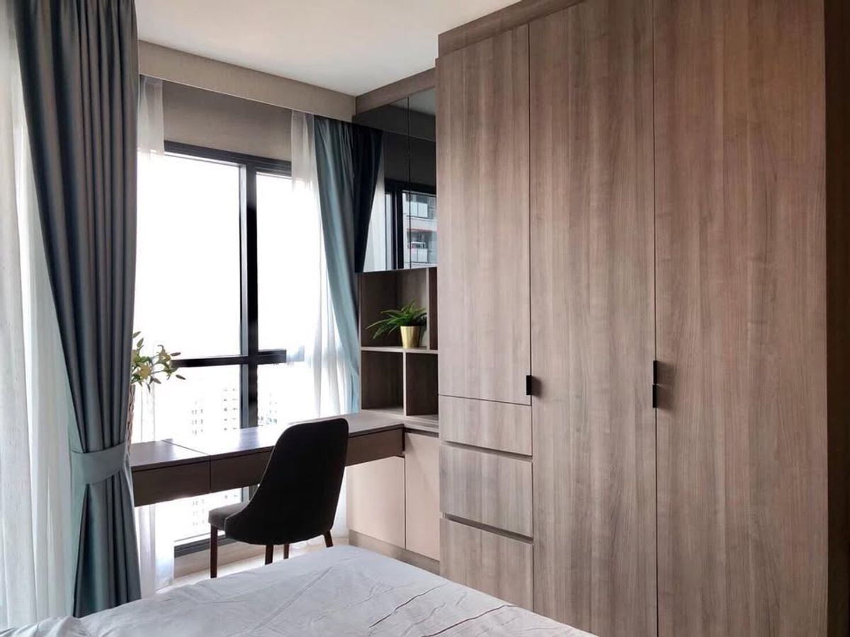 For RentCondoRatchathewi,Phayathai : Rhythm Rangnam【𝐑𝐄𝐍𝐓】🔥Decorate simply, softly, and minimally with warm tones. Beautiful built-in work fits perfectly in every corner. Live a classy life🔥 Contact Line ID: @hacondo