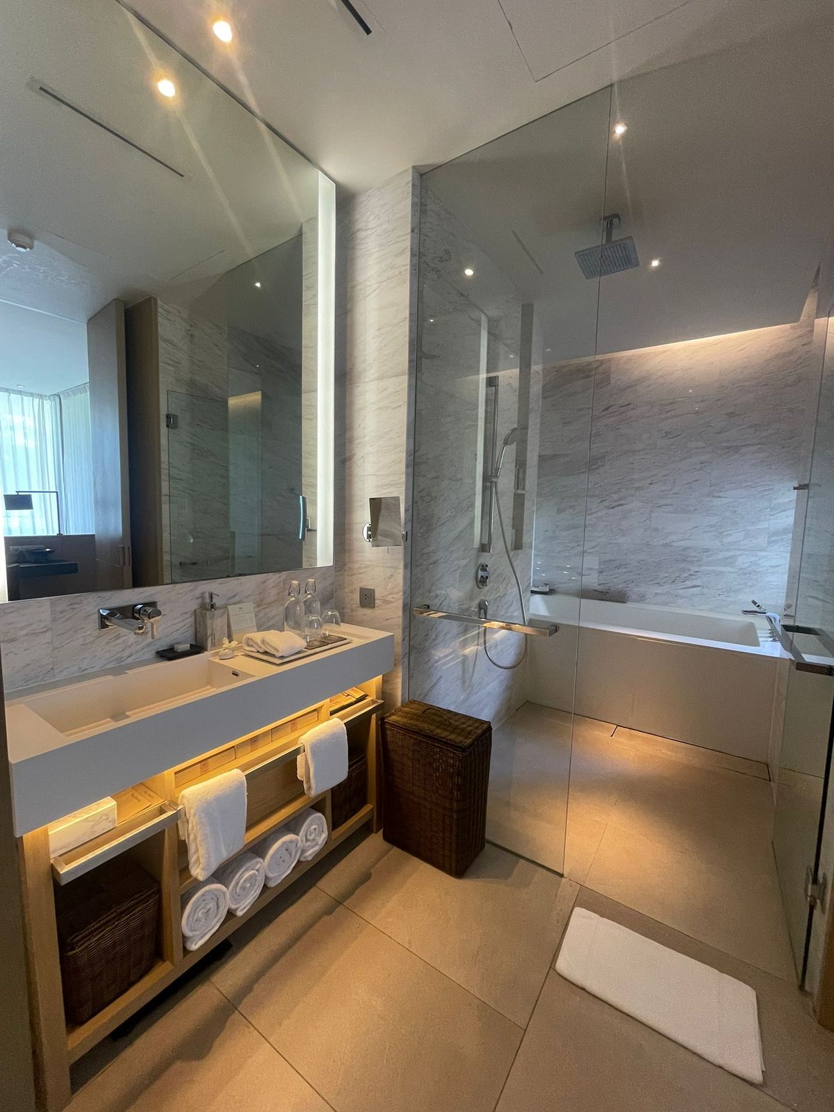 ขายคอนโดภูเก็ต : 🔥 Foreign Quota | Penthouse 1B1B | 213 Sq.m. | Twinpalms Residences by Montazure | 3rd Floor | 72 MB [YBs250701]