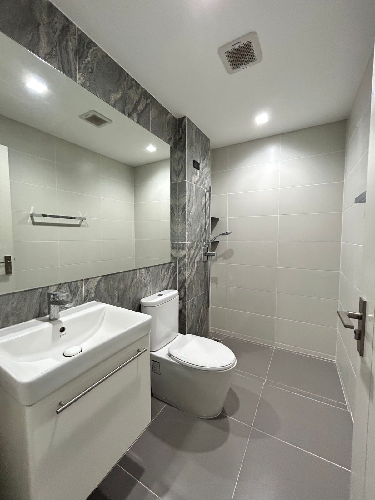 For SaleHouseLadkrabang, Suwannaphum Airport : Venu ID Motorway - Rama 9 /5 Bedrooms (Sale), Venue ID Motorway - Rama9 / 5 Bedrooms (For Sale) Chui046