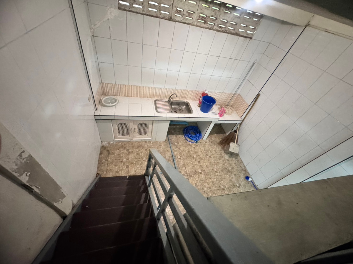 ขายอาคารพาณิชย์สีลม ศาลาแดง บางรัก : ขายตึกแถว ซอยจินดาถวิล แขวงมหาพฤฒาราม บางรัก ทำเลดีใจกลางเมือง (N.1984)