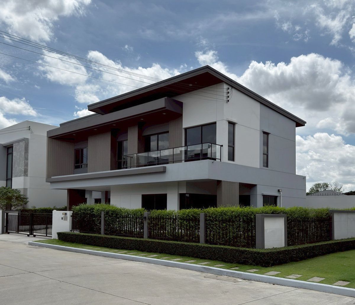 For SaleHouseLadkrabang, Suwannaphum Airport : Venu ID Motorway - Rama 9 /5 Bedrooms (Sale), Venue ID Motorway - Rama9 / 5 Bedrooms (For Sale) Chui046