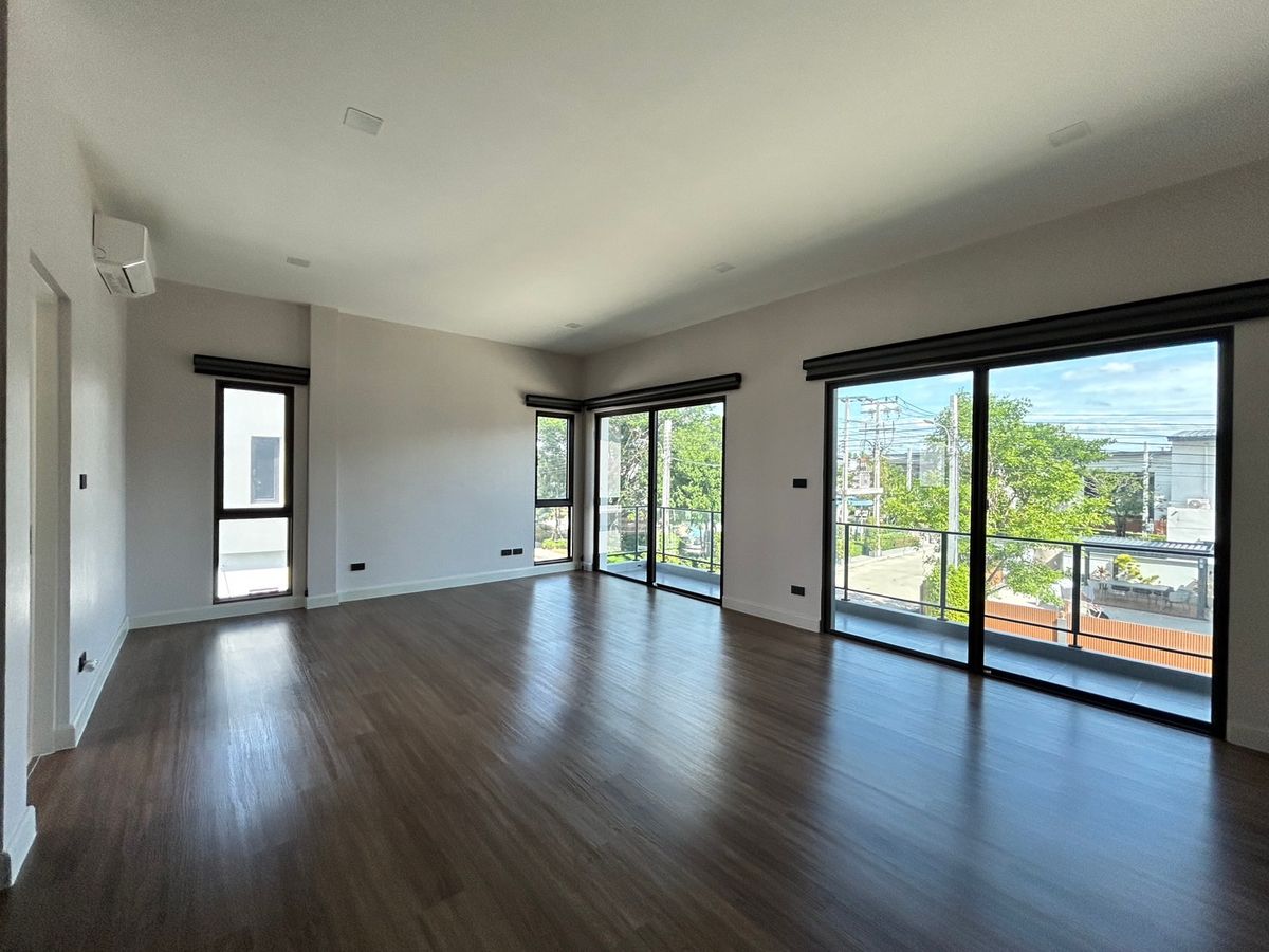 For SaleHouseLadkrabang, Suwannaphum Airport : Venu ID Motorway - Rama 9 /5 Bedrooms (Sale), Venue ID Motorway - Rama9 / 5 Bedrooms (For Sale) Chui046