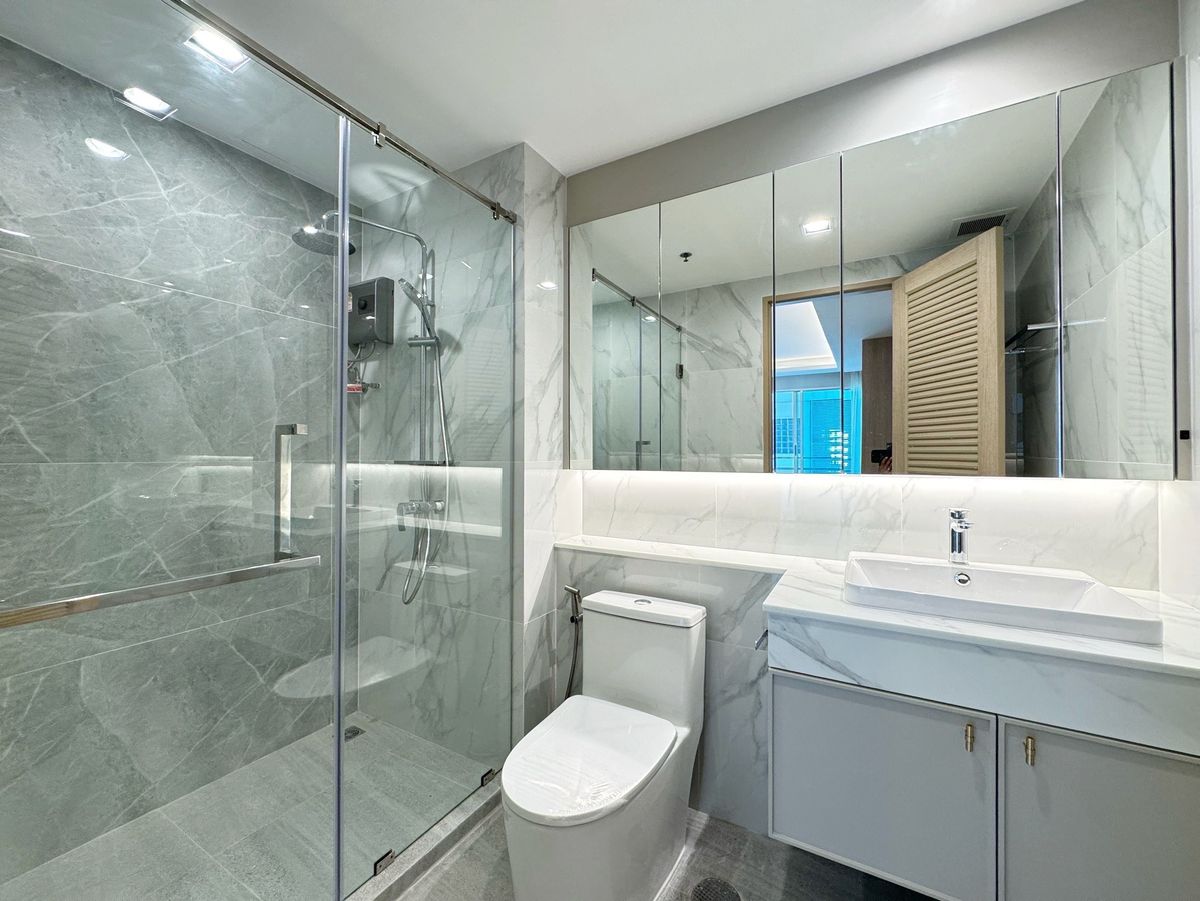 For SaleCondoSukhumvit, Asoke, Thonglor : Nusiri Grand Condo L Condo 1 step from BTS Ekkamai. The room is very beautiful!