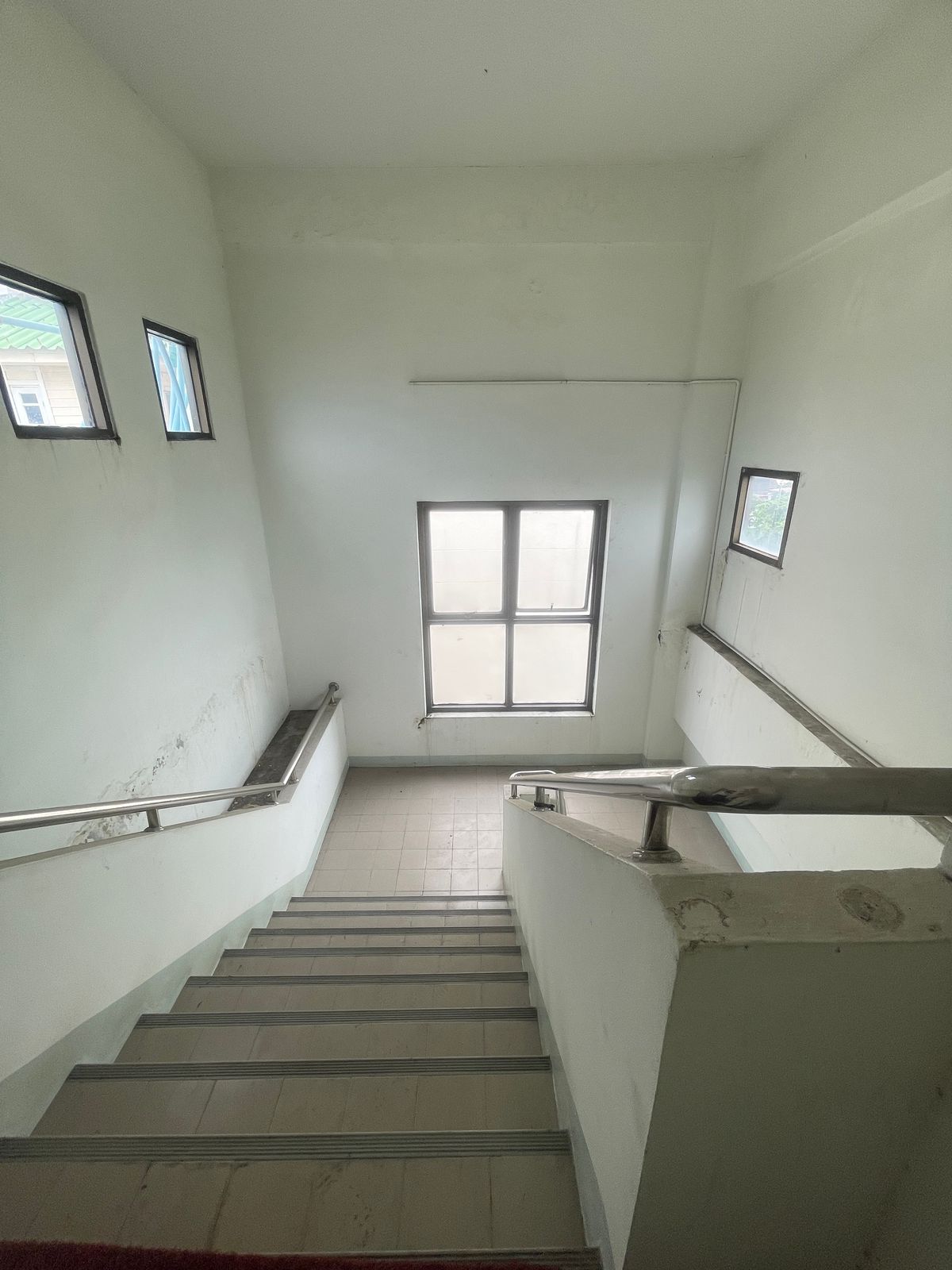 ขายโฮมออฟฟิศบางนา แบริ่ง ลาซาล : ็ขายตึก 5 ชั้น ราคาดี ทำเลดีมาก ใกล้สุวรรณภูมิ เดินทางสะดวก ปรับเป็นโรงแรม คาเฟ่ ร้านอาหาร ได้