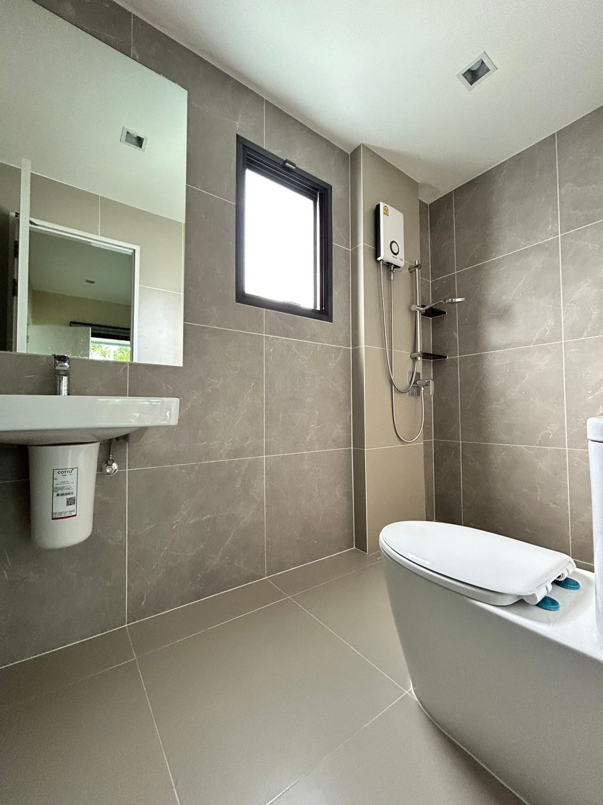 For SaleHouseLadkrabang, Suwannaphum Airport : Venu ID Motorway - Rama 9 /5 Bedrooms (Sale), Venue ID Motorway - Rama9 / 5 Bedrooms (For Sale) Chui046