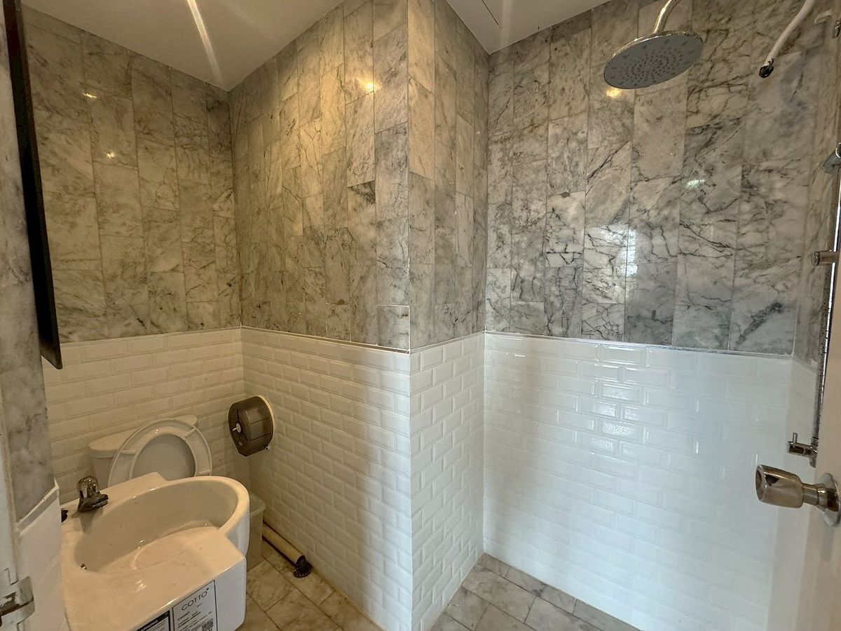 For RentShop HouseSukhumvit, Asoke, Thonglor : Townhouse for Rent – Suitable for All Types of Business, Ekkamai  **NO CO-AGENT**