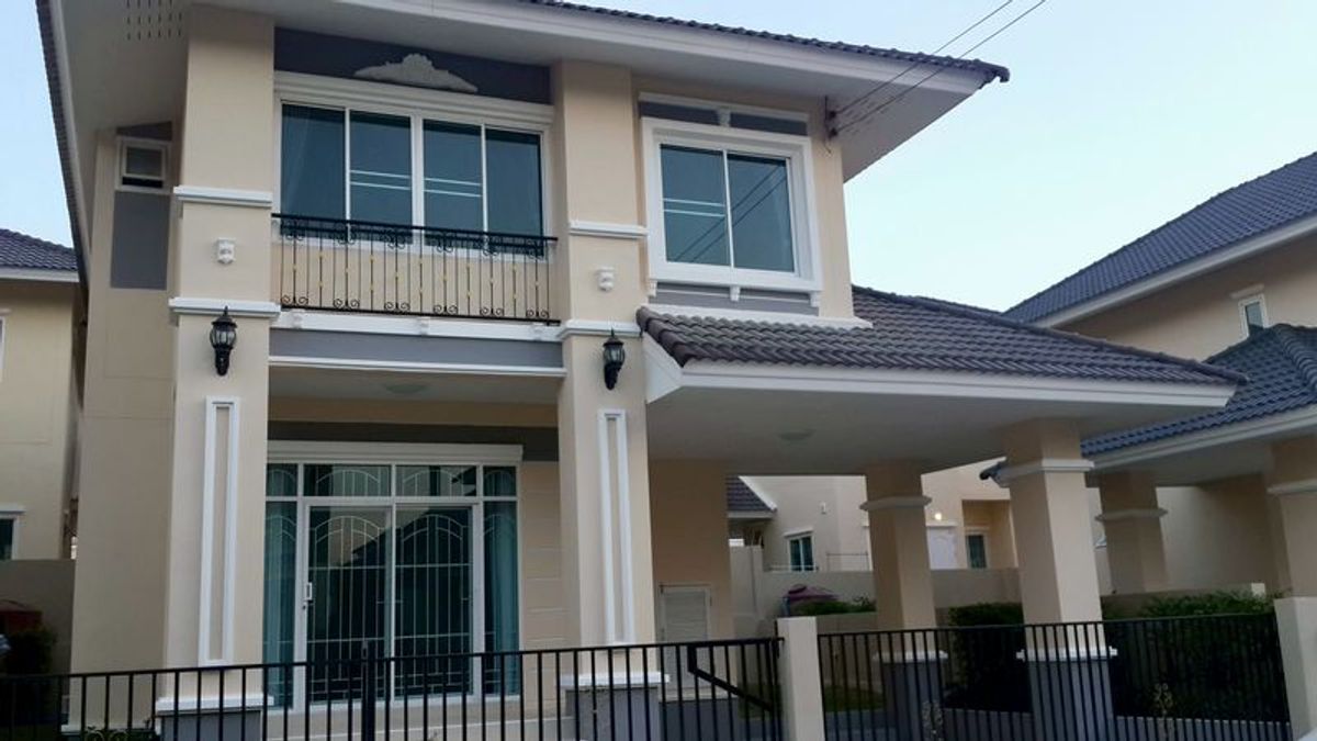 For RentHouseSriracha Laem Chabang Ban Bueng : Rent a large detached house, ready to enter the Valay Village, Assumption-Sriracha.