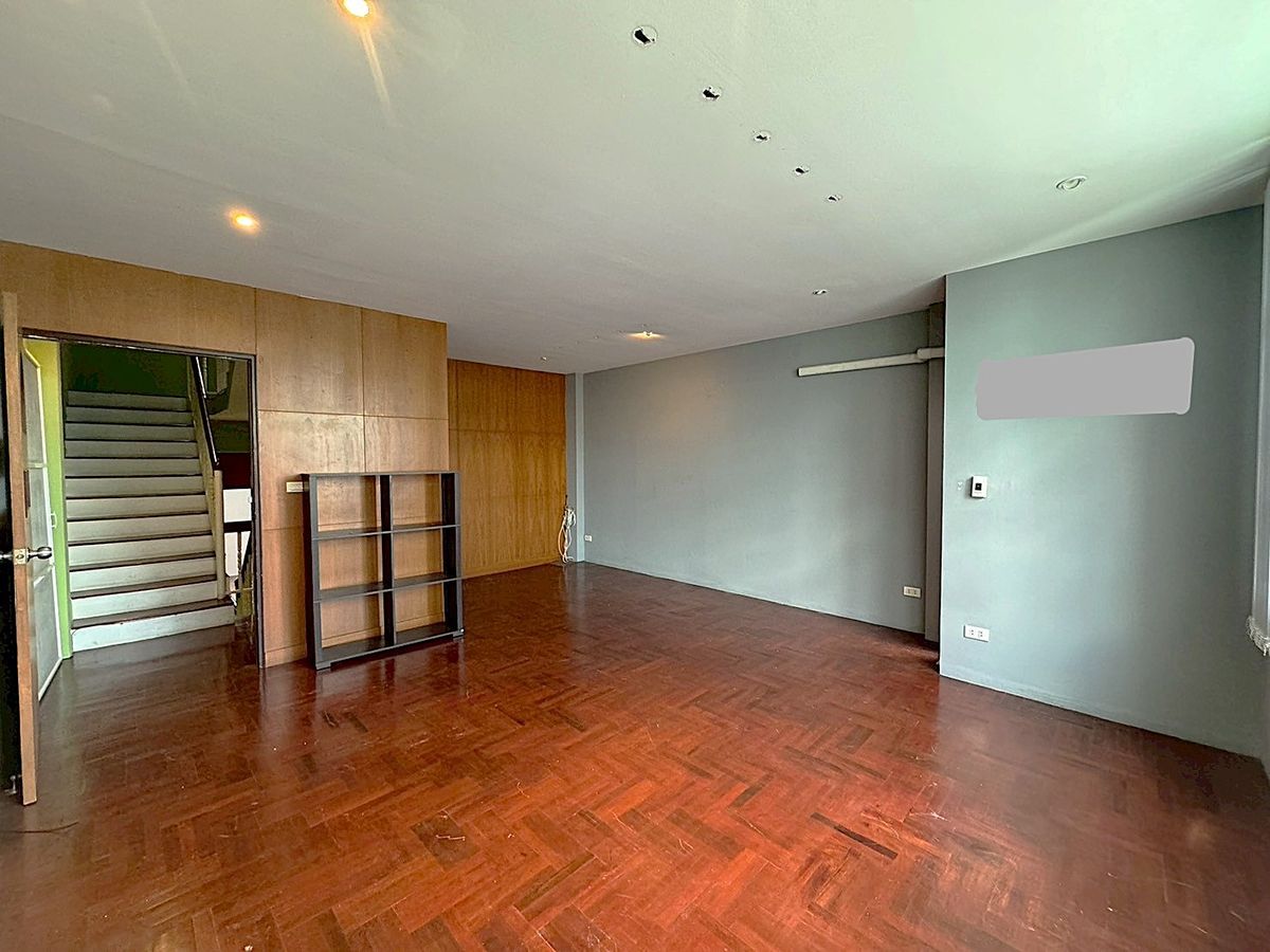 For RentShop HouseSukhumvit, Asoke, Thonglor : Townhouse for Rent – Suitable for All Types of Business, Ekkamai  **NO CO-AGENT**