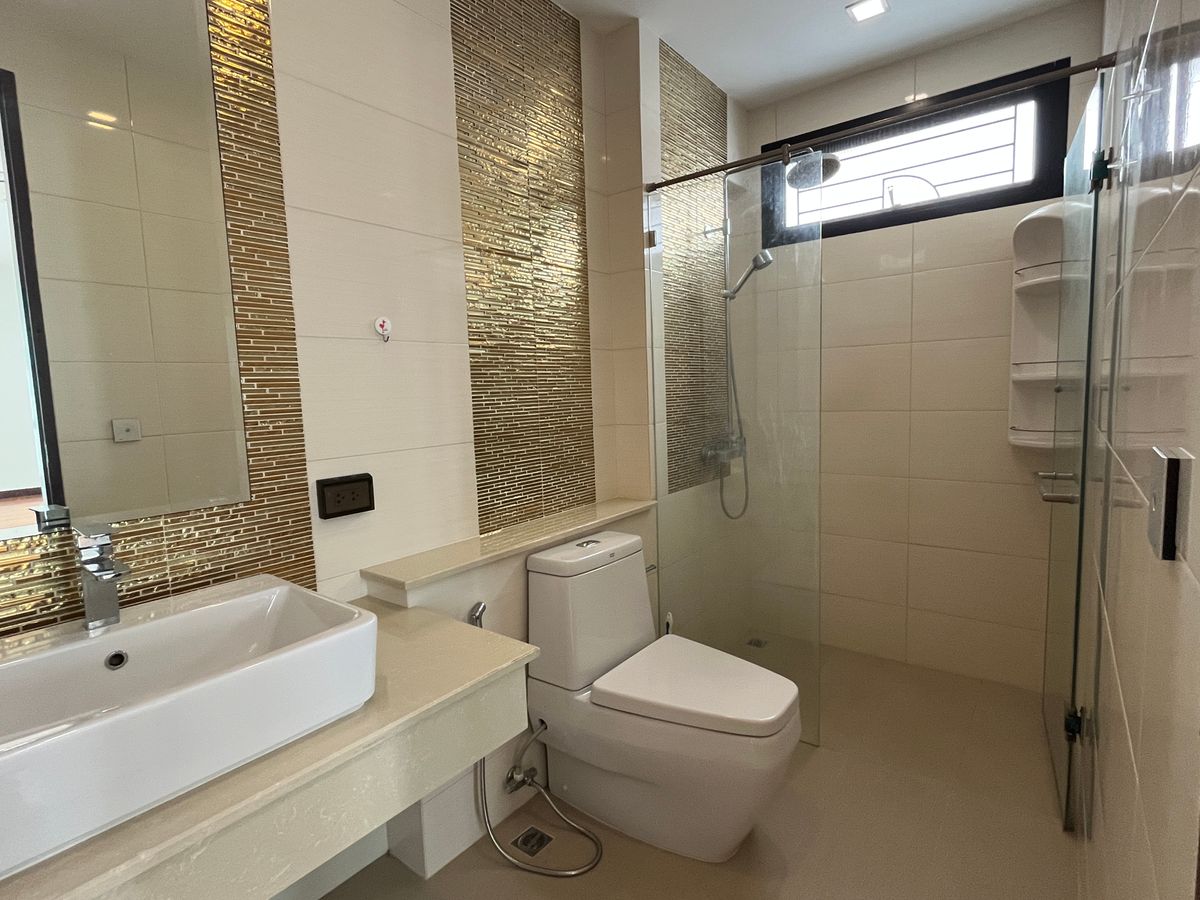 For SaleHouseChokchai 4, Ladprao 71, Ladprao 48, : Single house for sale, 4 bedrooms 92 sq m., 300+ sq m., calm, good location near the city center, easy access expressway and Rama 9, Ratchada, Lat Phrao 