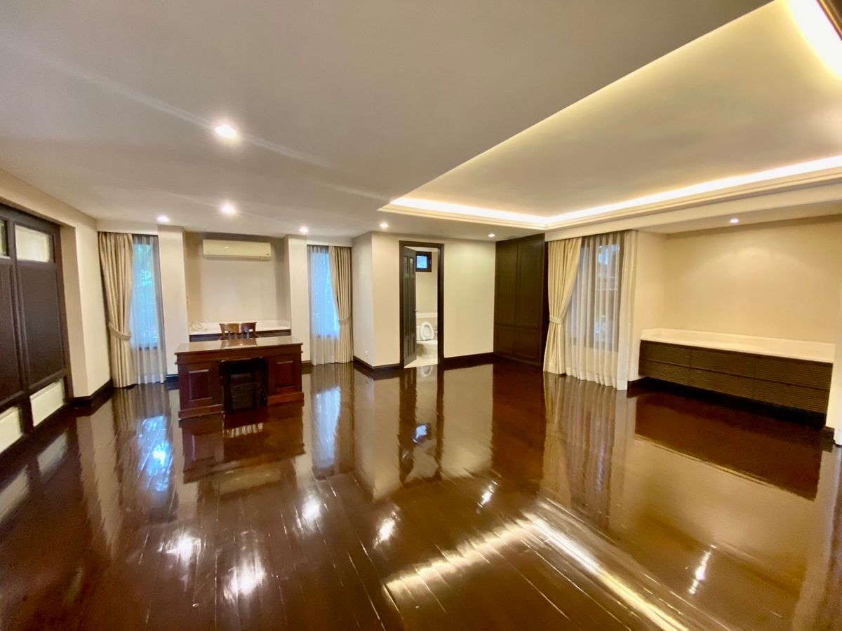 For RentHouseSukhumvit, Asoke, Thonglor : 🏡 For Rent: Ultra-Luxury 5-Storey Detached House in Sukhumvit 18 Modern Pool Villa | Rare in Prime Location 