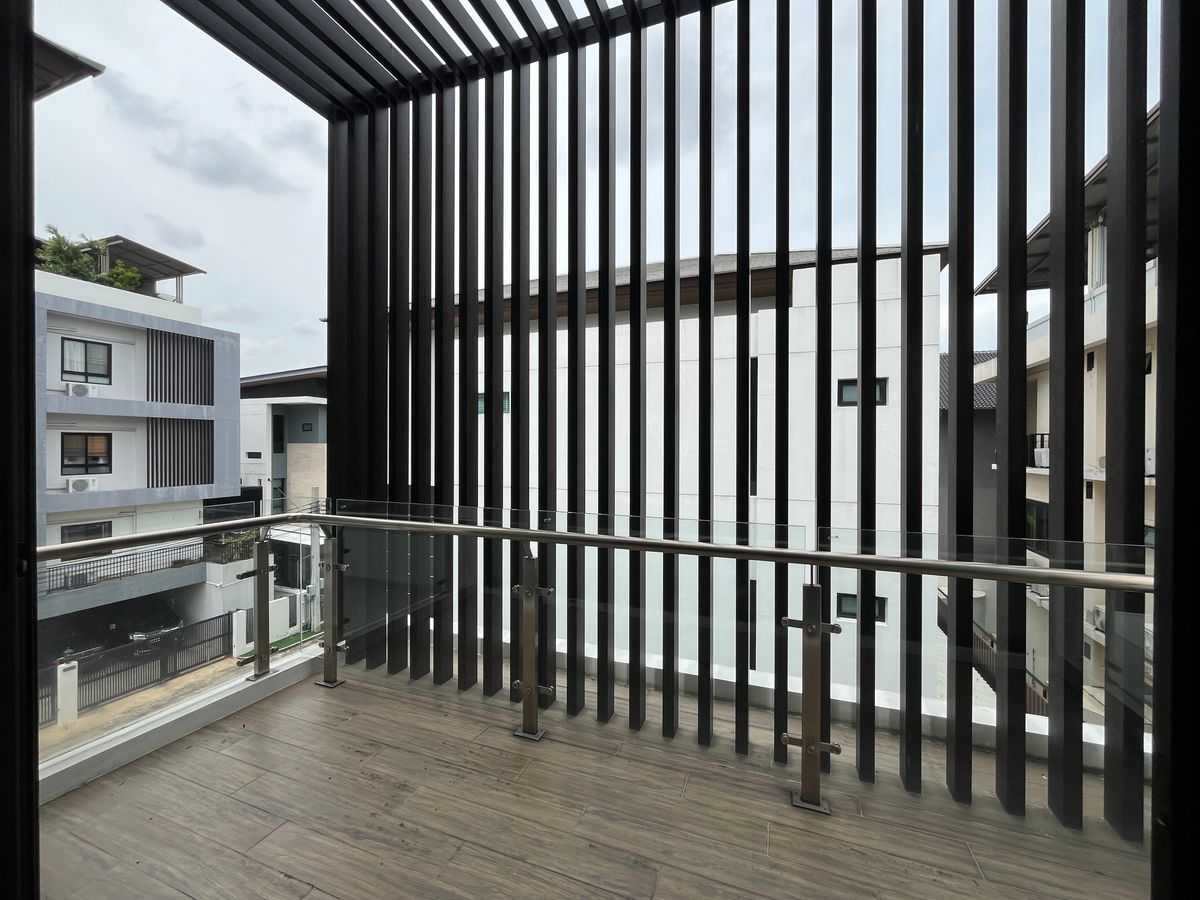 For SaleHouseChokchai 4, Ladprao 71, Ladprao 48, : Single house for sale, 4 bedrooms 92 sq m., 300+ sq m., calm, good location near the city center, easy access expressway and Rama 9, Ratchada, Lat Phrao 