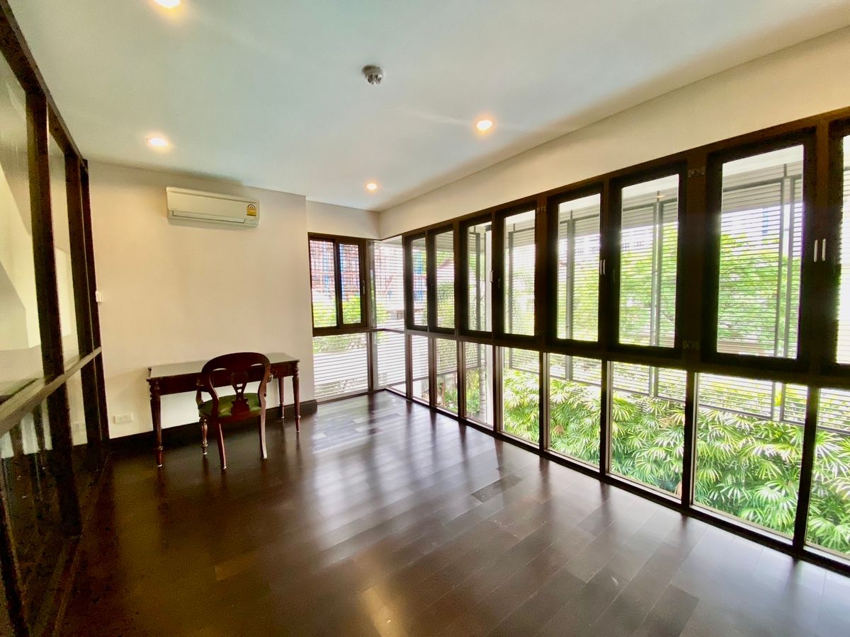 For RentHouseSukhumvit, Asoke, Thonglor : 🏡 For Rent: Ultra-Luxury 5-Storey Detached House in Sukhumvit 18 Modern Pool Villa | Rare in Prime Location 