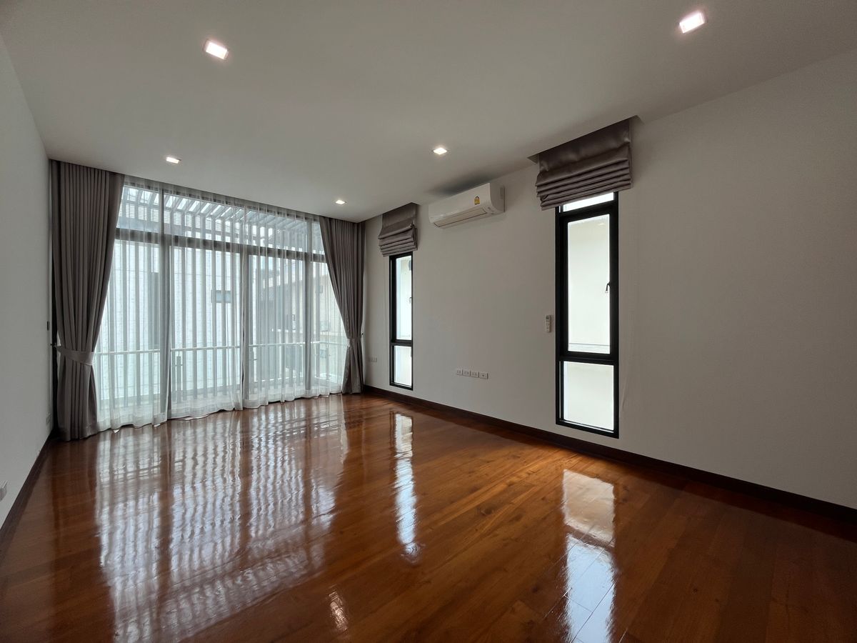For SaleHouseChokchai 4, Ladprao 71, Ladprao 48, : Single house for sale, 4 bedrooms 92 sq m., 300+ sq m., calm, good location near the city center, easy access expressway and Rama 9, Ratchada, Lat Phrao 