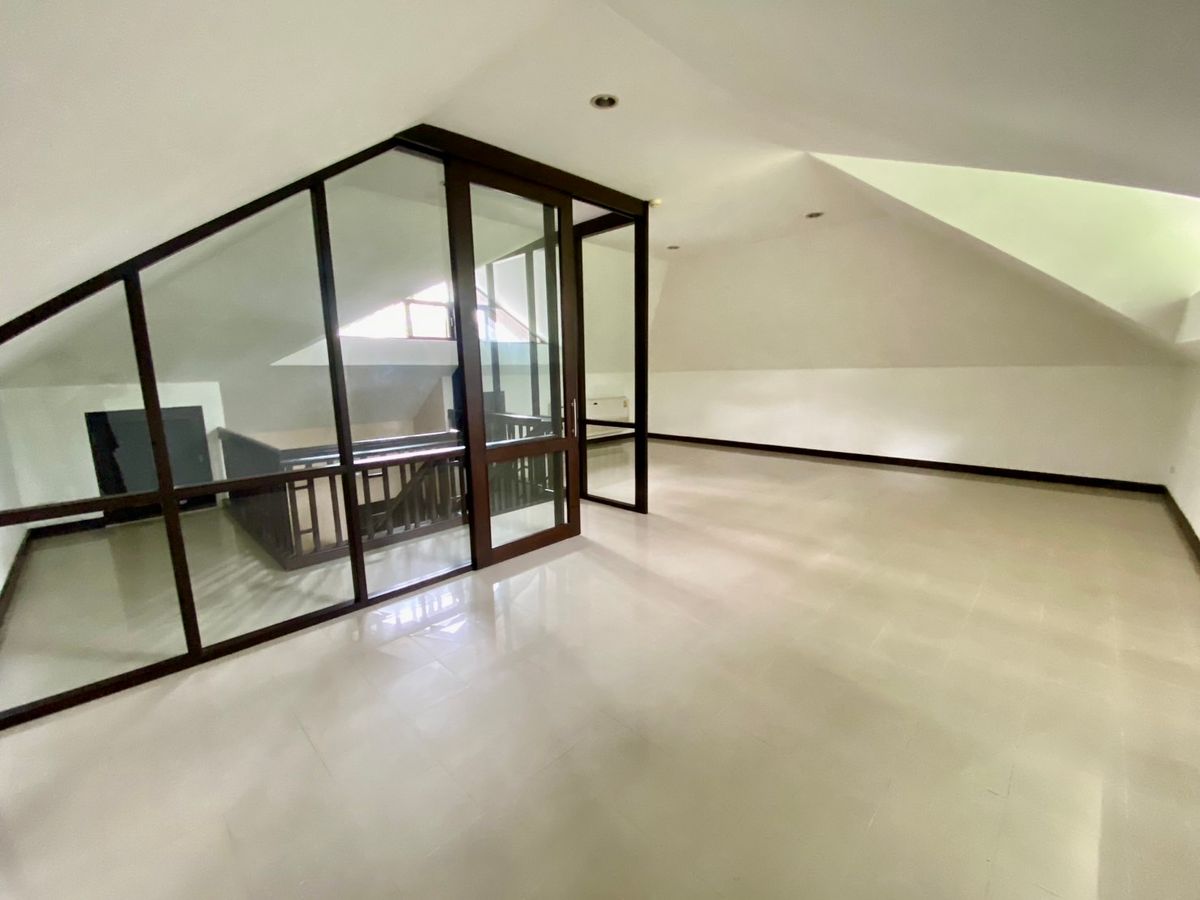 For RentHouseSukhumvit, Asoke, Thonglor : 🏡 For Rent: Ultra-Luxury 5-Storey Detached House in Sukhumvit 18 Modern Pool Villa | Rare in Prime Location 
