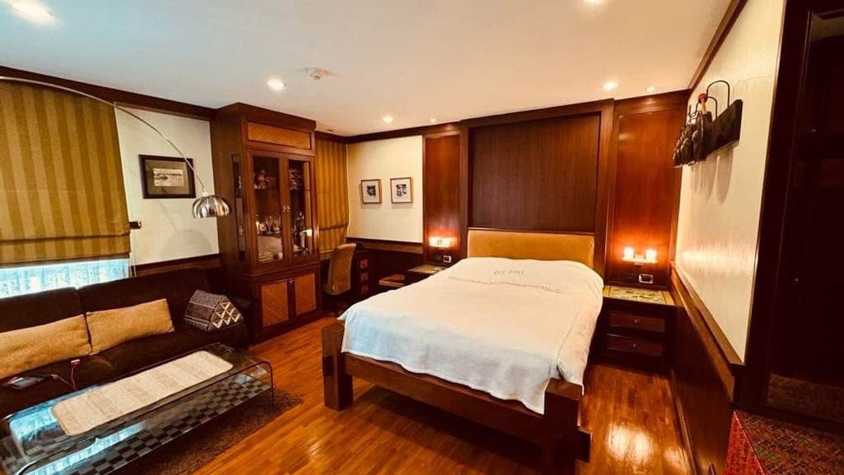 For RentCondoSathorn, Narathiwat : Rent RR336 Baan Siri Sathorn Soi Yen, the weather, beautiful room, full furniture Easily connect to Sathorn Silom