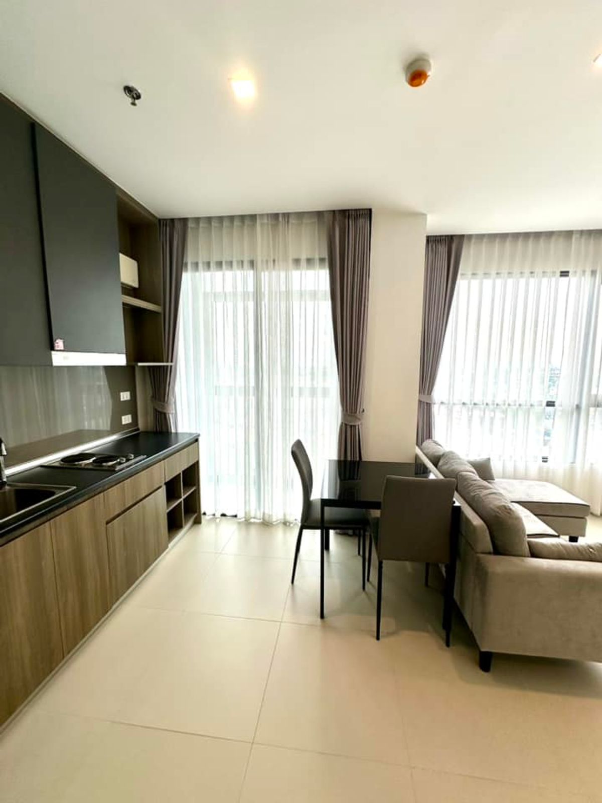 For RentCondoBangna, Bearing, Lasalle : Cant be slow. 🔥🔥🔥 Blue Sukhumvit 105, beautiful room at the cover Full furniture+There is a washing machine‼ ️ Ready to move in (Reply to chat very quickly)