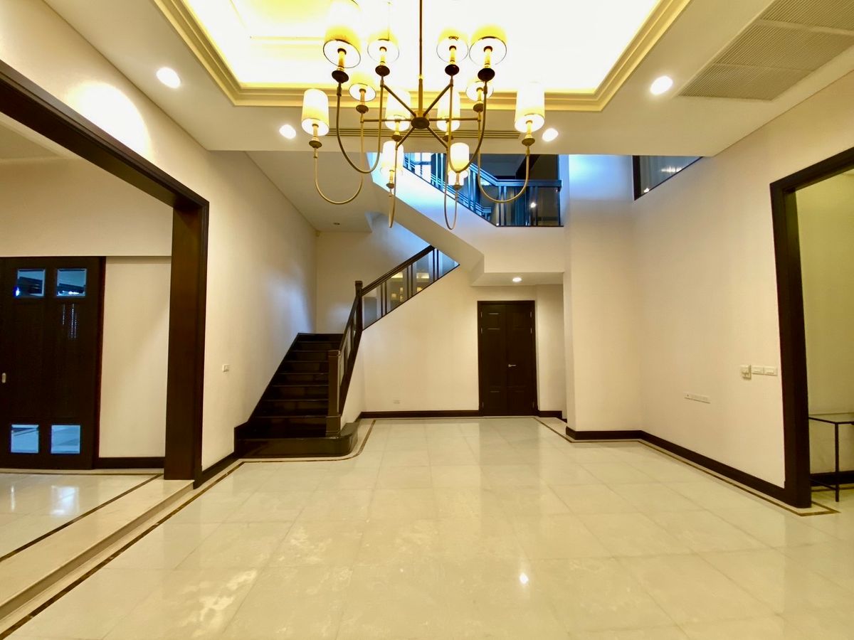 For RentHouseSukhumvit, Asoke, Thonglor : 🏡 For Rent: Ultra-Luxury 5-Storey Detached House in Sukhumvit 18 Modern Pool Villa | Rare in Prime Location 