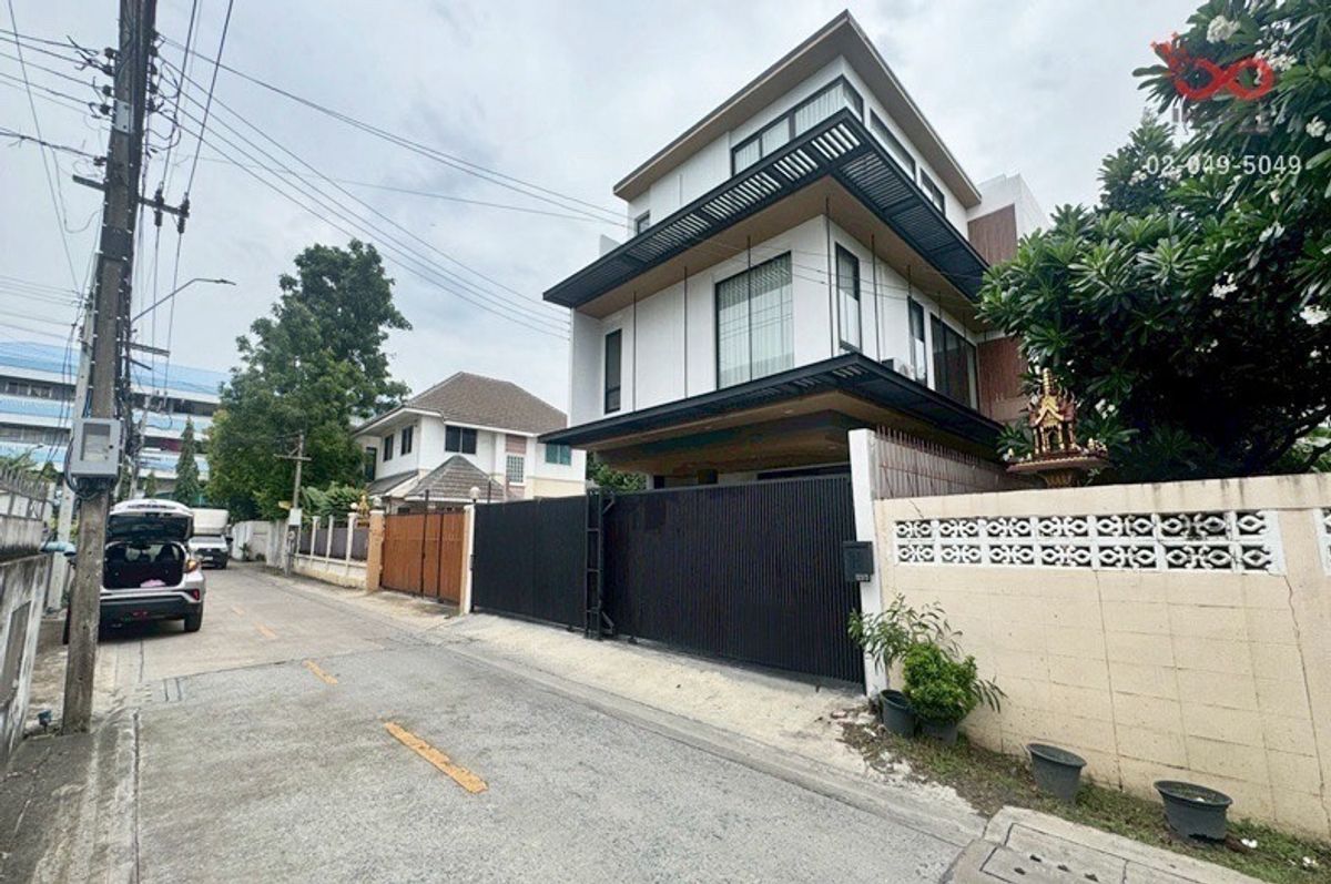 For SaleHouseKasetsart, Ratchayothin : 4th floor house for sale, 52 sq.w. Soi Ram Inthra 8, Bang Khen, near the expressway-Pink electric train