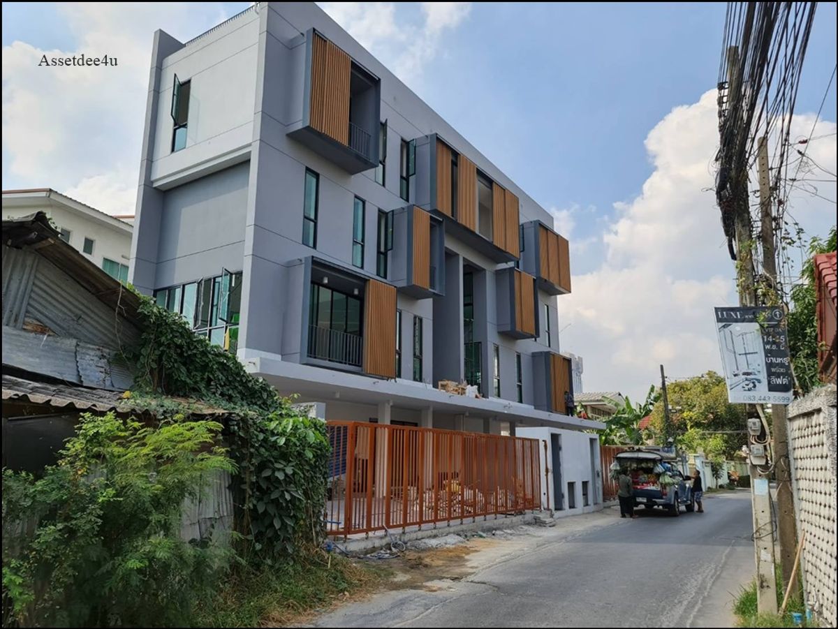 For RentHouseRatchadapisek, Huaikwang, Suttisan : Home office in Mengjai area AH575 Rental House for Rental Home Office Large single house, area of ​​140 sq.w., near Ram Inthra Express, Lat Phrao area, Pracha Uthit Road, Meng Jai