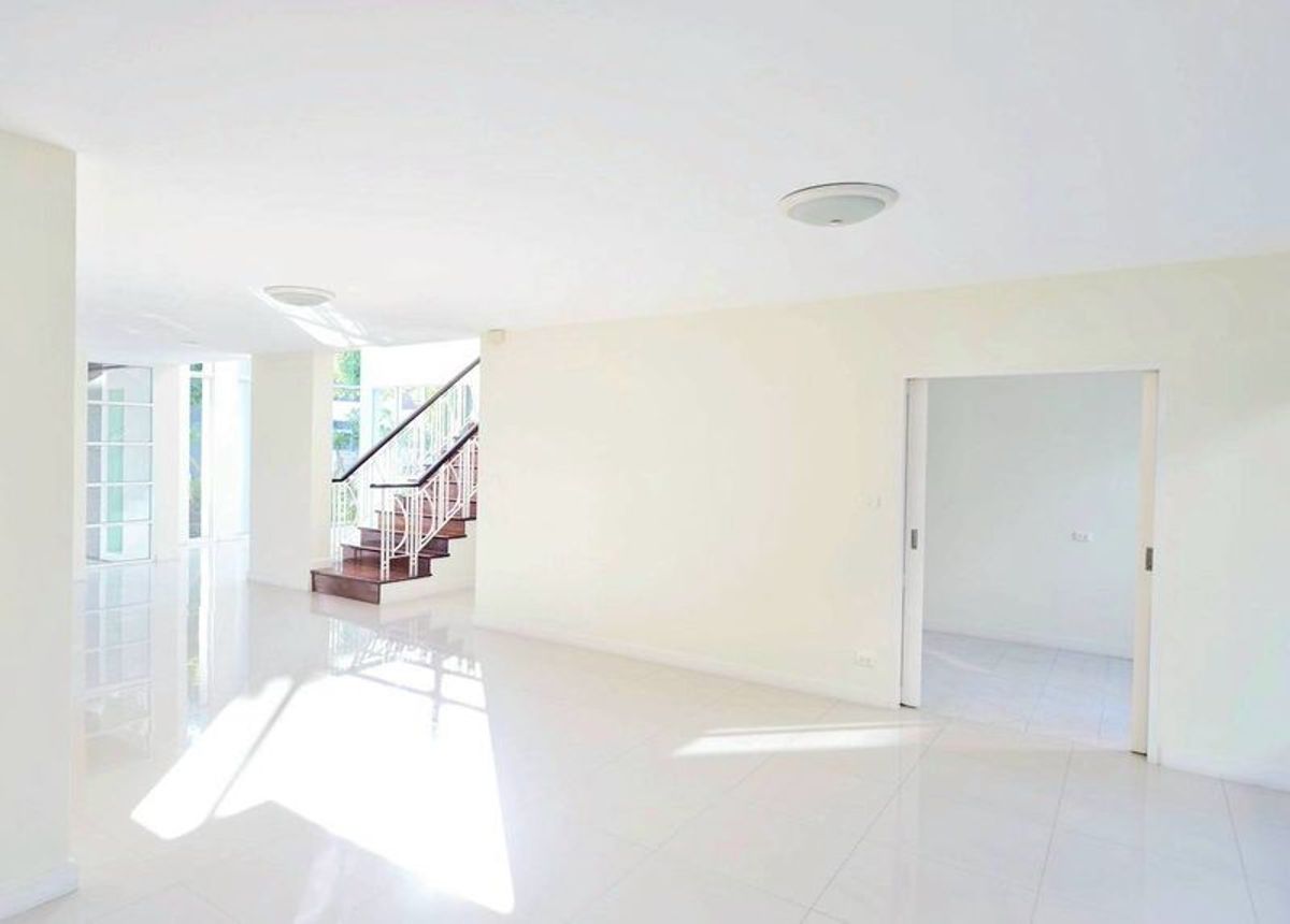 ขายบ้านบางนา แบริ่ง ลาซาล : ขาย หมู่บ้าน Blue Lagoon 1 บางนา-วงแหวน ขนาด 80.5 ตารางวา 3 ห้องนอน 3 ห้องน้ำ ถนนกาญจนาภิเษก แขวงดอกไหม เขตประเวศ กรุงเทพมหานคร