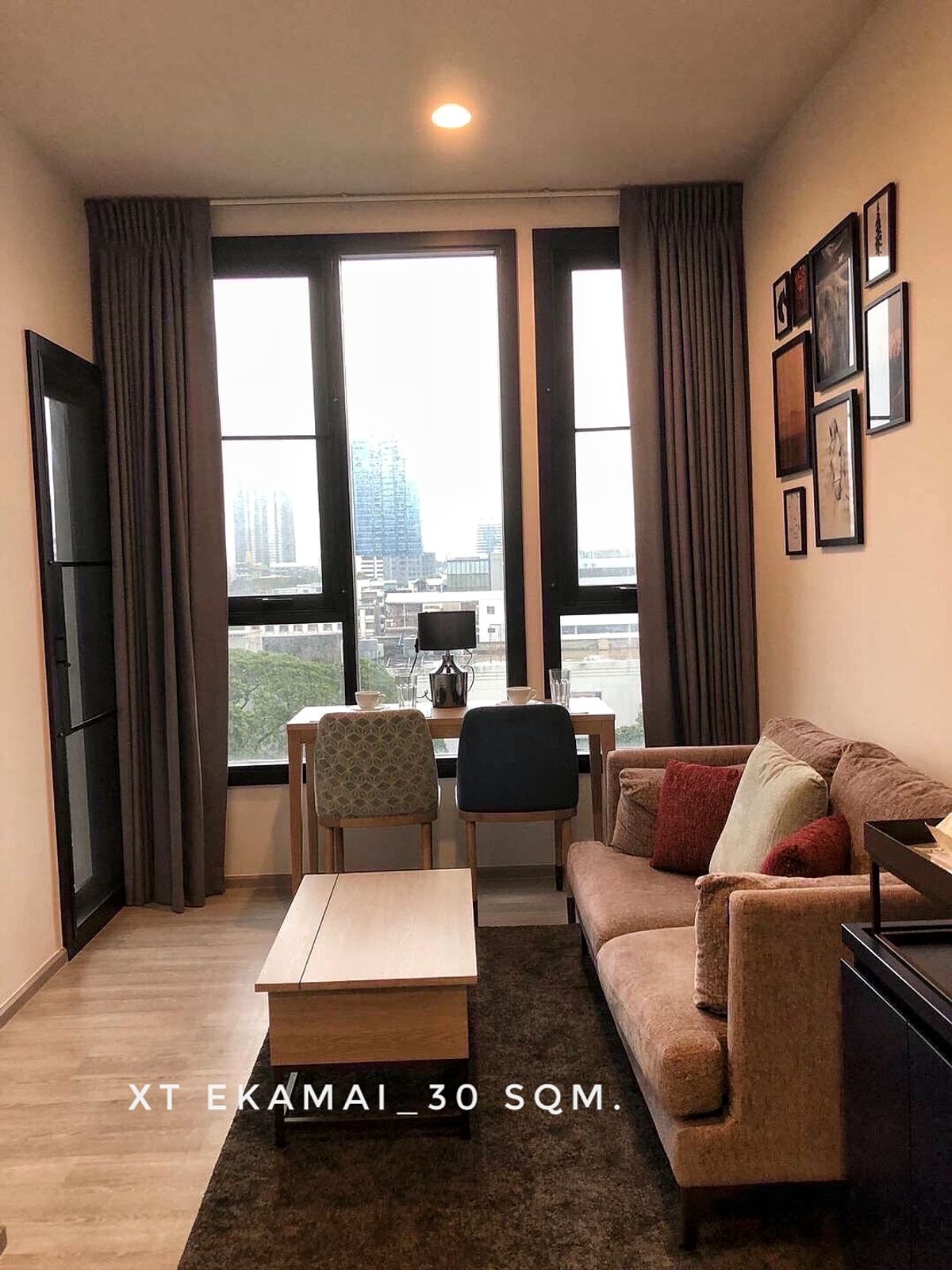 For RentCondoSukhumvit, Asoke, Thonglor : Rent a condo in the heart of Ekkamai-Thonglor XT Ekkamai. Tops can get in and out, both Ekkamai Thonglor, Phetchaburi Pruek.