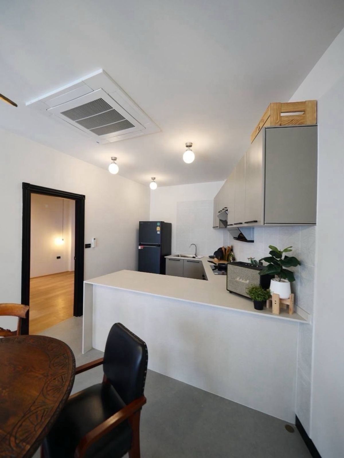 ขายบ้านอ่อนนุช อุดมสุข : 📢👇ขายพร้อมผู้เช่า ถึง สิงหาคม 2569
บ้านหลังมุม ตกแต่งทันสมัยตั้งอยู่หนึ่งในทำเลที่ได้รับความนิยมมากที่สุดในกรุงเทพฯพร้อมเข้าอยู่และให้เช่าวันที่ 15 กรกฎาคม 2568 เดินทางสะดวก ใกล้เอกมัย–ทองหล่อ