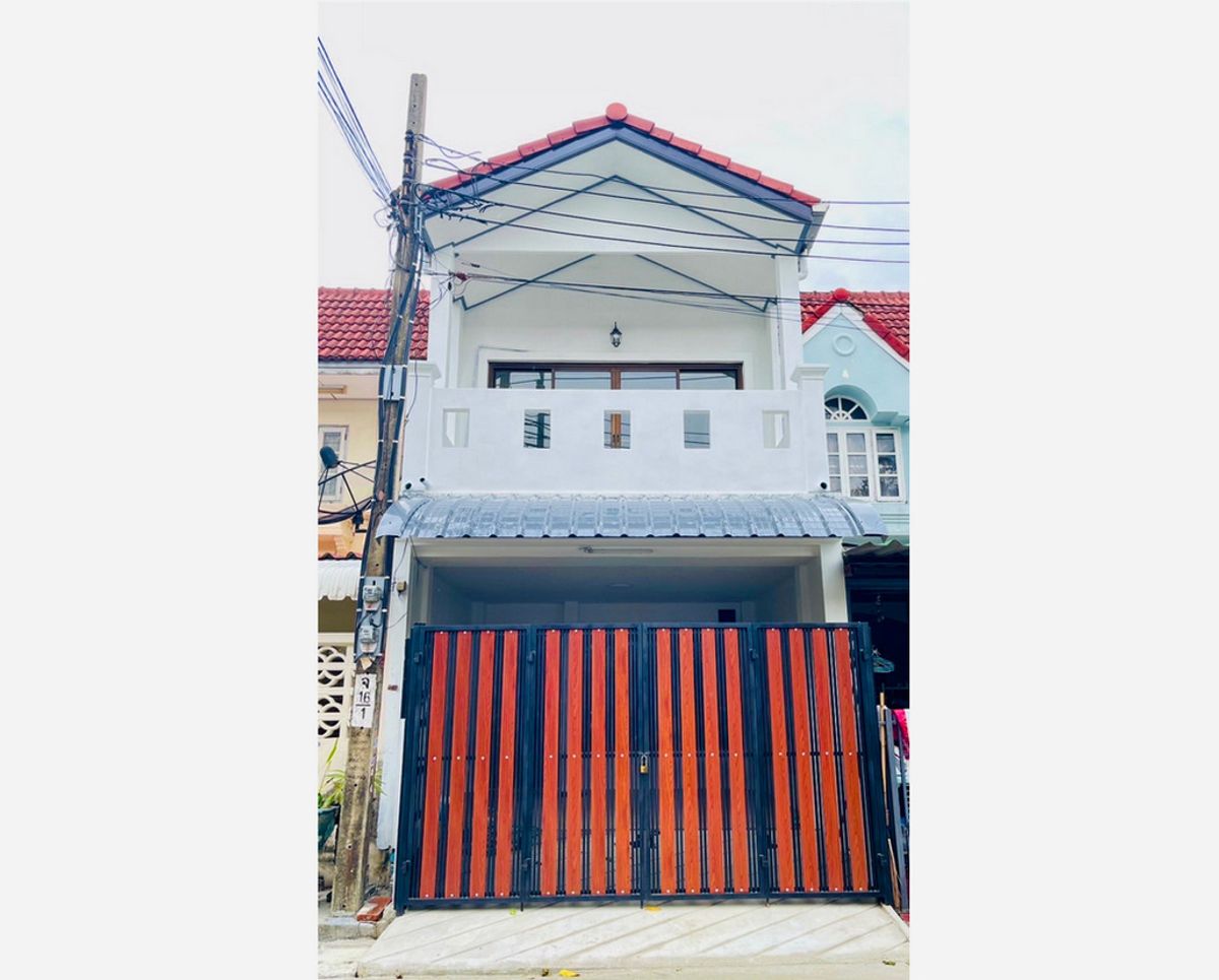 ขายทาวน์โฮมนวมินทร์ รามอินทรา : สอบถามโทร : 095-218-4830 หมู่บ้านฉัตรเกล้า นวมินทร์ 153 เขตบึงกุ่ม ขายทาวน์เฮ้าส์ รีโนเวทใหม่ 2 ห้องนอน 2 ห้องน้ำ ใกล้รถไฟฟ้าสีชมพู สถานีคู้บอน