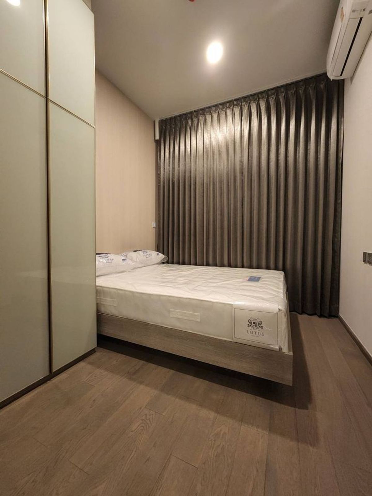 For RentCondoRatchathewi,Phayathai : Park Origin Phayathai【𝐑𝐄𝐍𝐓】🔥Luxury built-in decorations on the entire wall, beautiful light, quiet and luxurious from every angle🔥 Contact Line ID: @hacondo