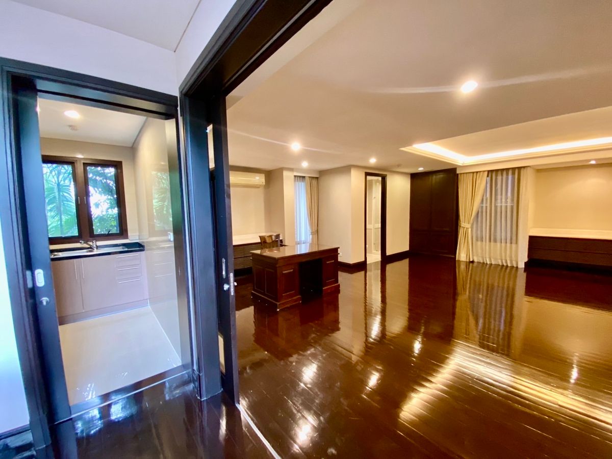 For RentHouseSukhumvit, Asoke, Thonglor : 🏡 For Rent: Ultra-Luxury 5-Storey Detached House in Sukhumvit 18 Modern Pool Villa | Rare in Prime Location 