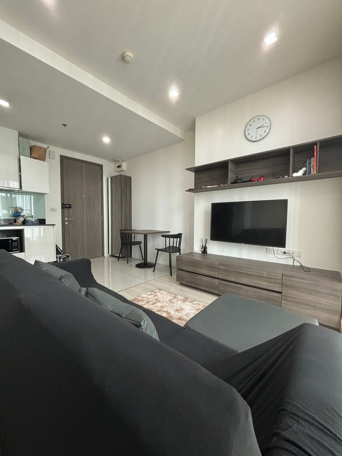 ให้เช่าคอนโดรัชดา ห้วยขวาง : เช่า RR343 Quinn Condo Ratchada ห้องสวย เฟอร์นิเจอร์ครบครัน ใกล้รถไฟฟ้า MRT สุทธิสาร
