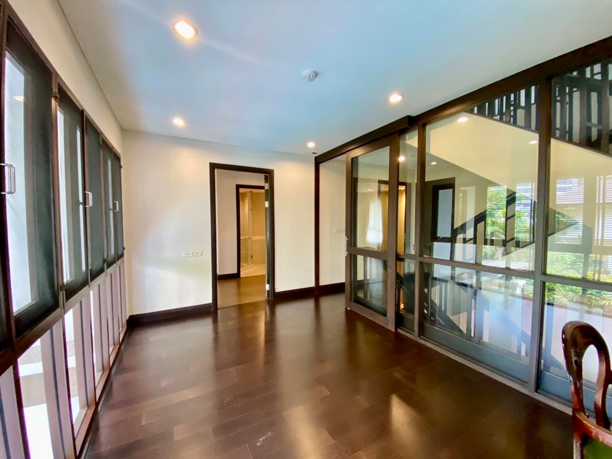 For RentHouseSukhumvit, Asoke, Thonglor : 🏡 For Rent: Ultra-Luxury 5-Storey Detached House in Sukhumvit 18 Modern Pool Villa | Rare in Prime Location 