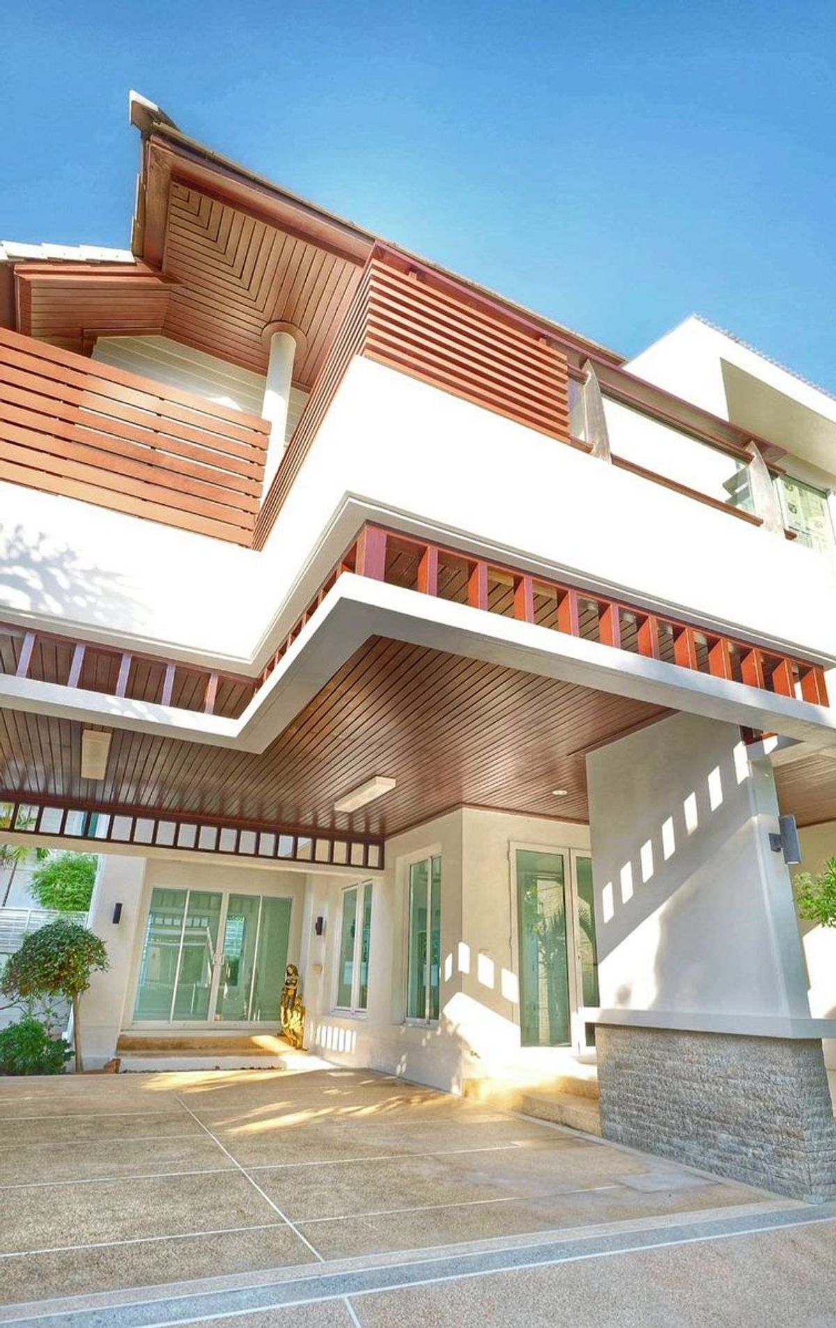 ขายบ้านบางนา แบริ่ง ลาซาล : ขาย หมู่บ้าน Blue Lagoon 1 บางนา-วงแหวน ขนาด 80.5 ตารางวา 3 ห้องนอน 3 ห้องน้ำ ถนนกาญจนาภิเษก แขวงดอกไหม เขตประเวศ กรุงเทพมหานคร