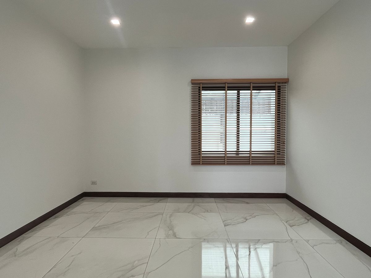 For SaleHouseChokchai 4, Ladprao 71, Ladprao 48, : Single house for sale, 4 bedrooms 92 sq m., 300+ sq m., calm, good location near the city center, easy access expressway and Rama 9, Ratchada, Lat Phrao 