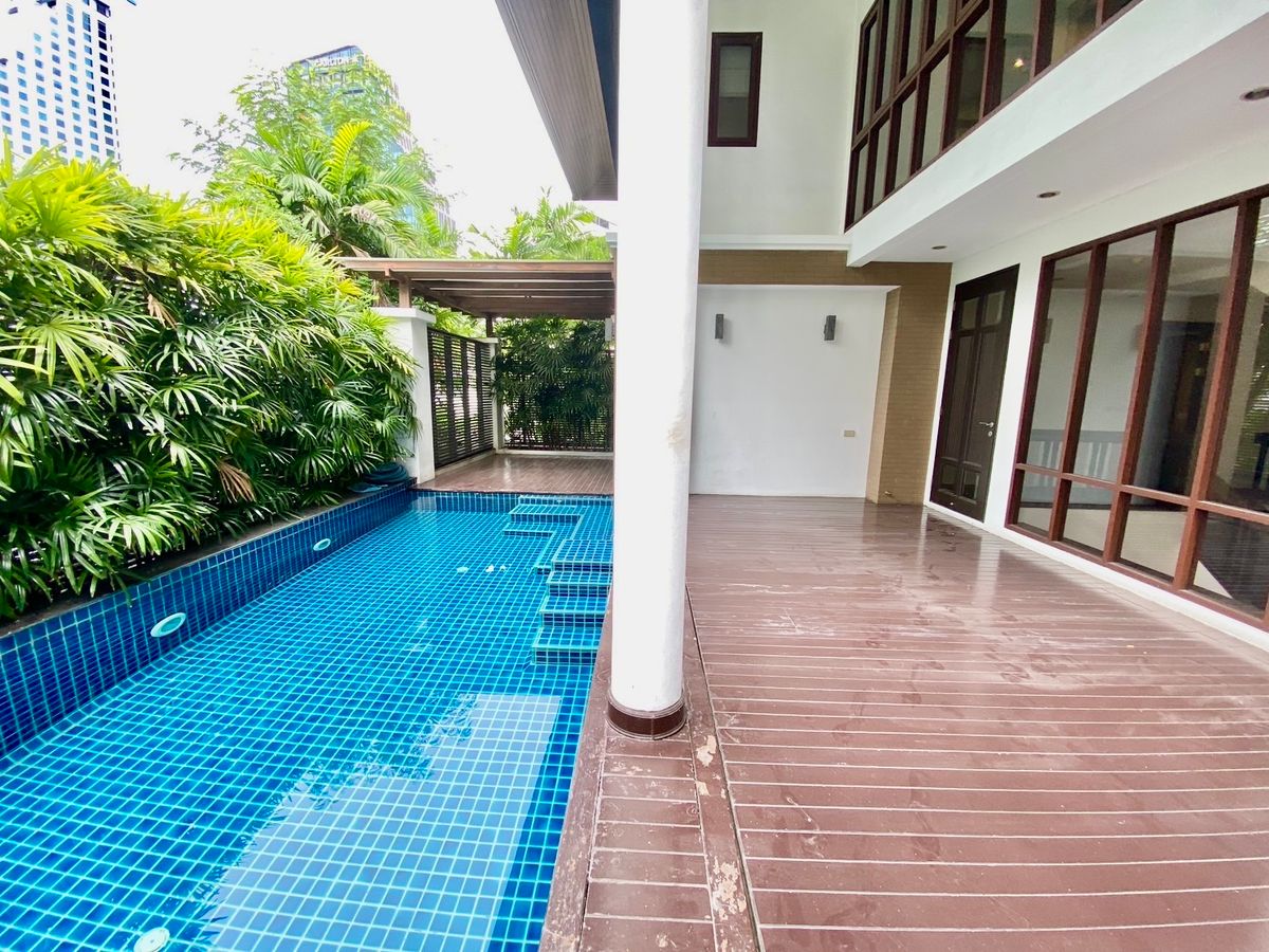 For RentHouseSukhumvit, Asoke, Thonglor : 🏡 For Rent: Ultra-Luxury 5-Storey Detached House in Sukhumvit 18 Modern Pool Villa | Rare in Prime Location 