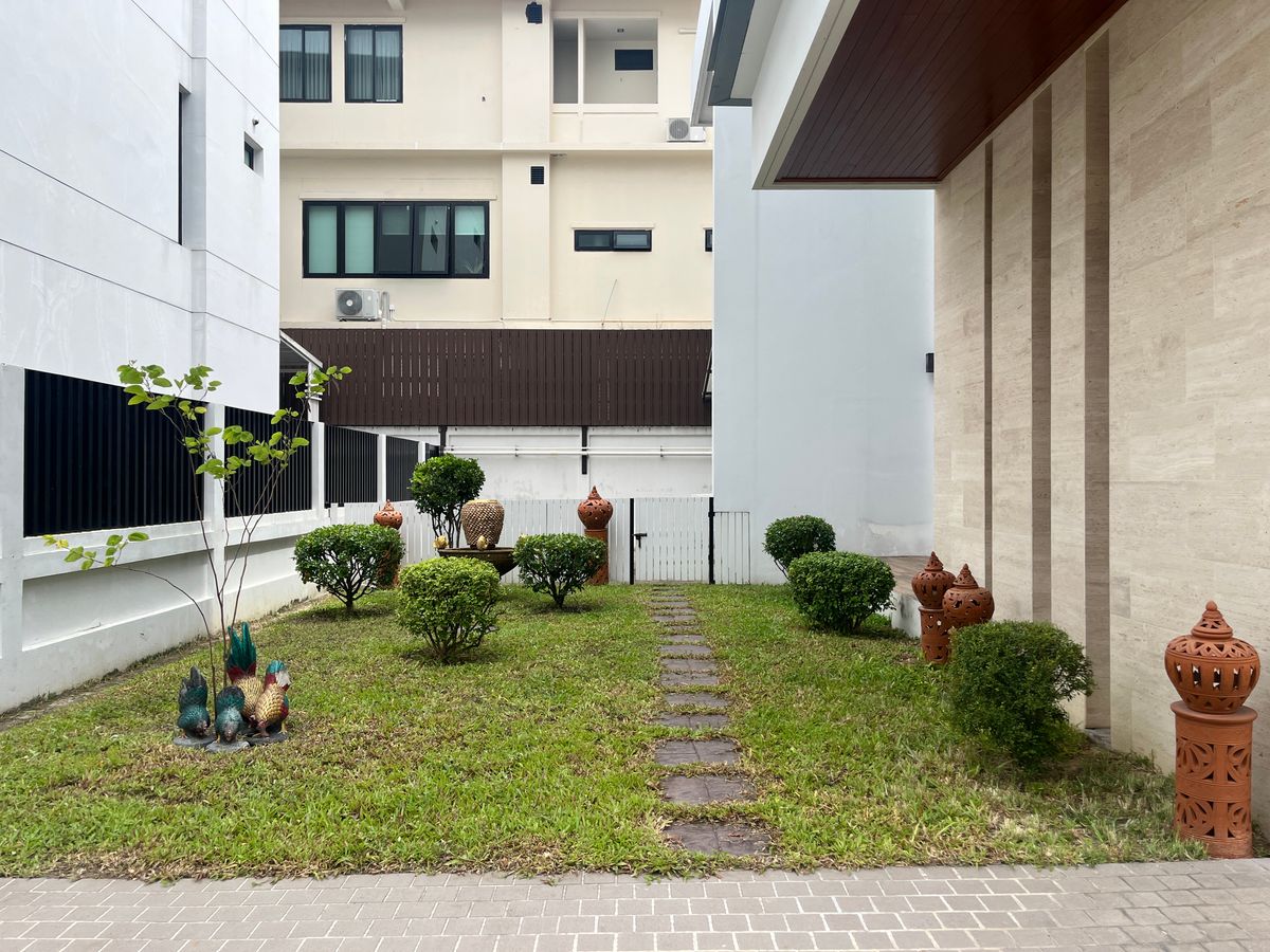 For SaleHouseChokchai 4, Ladprao 71, Ladprao 48, : Single house for sale, 4 bedrooms 92 sq m., 300+ sq m., calm, good location near the city center, easy access expressway and Rama 9, Ratchada, Lat Phrao 