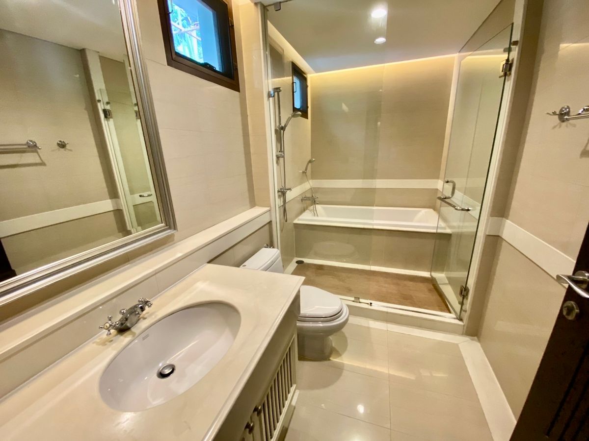 For RentHouseSukhumvit, Asoke, Thonglor : 🏡 For Rent: Ultra-Luxury 5-Storey Detached House in Sukhumvit 18 Modern Pool Villa | Rare in Prime Location 