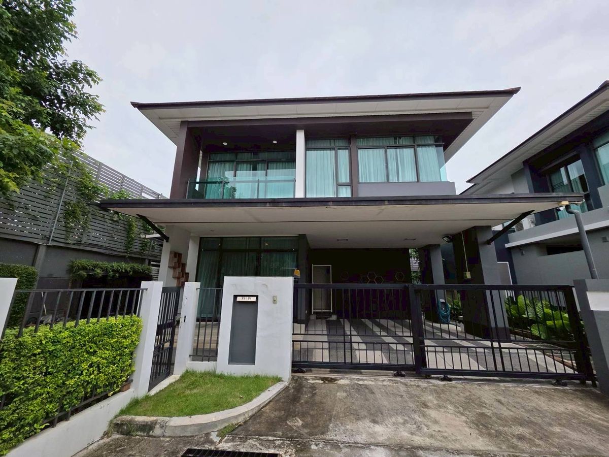 ให้เช่าบ้านพัฒนาการ ศรีนครินทร์ : ให้เช่า เศรษฐสิริ กรุงเทพกรีฑา15/1  ขนาด 3 ห้องนอน 3 ห้องน้ำ - บ้านพร้อมอยู่ (หลังมุม) หมู่บ้านเศรษฐสิริ กรุงเทพกรีฑา15/1 บ้านเนื้อที่ 59 ตารางวา