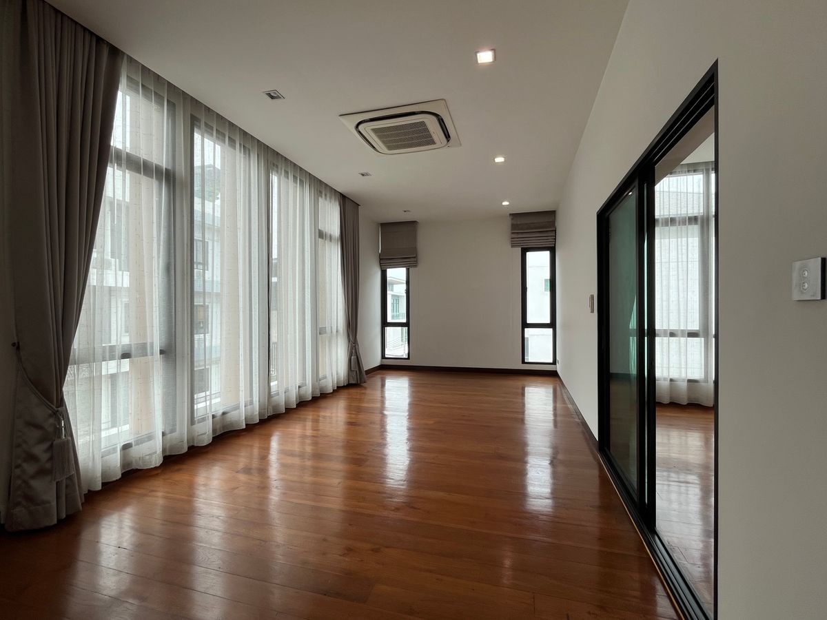 For SaleHouseChokchai 4, Ladprao 71, Ladprao 48, : Single house for sale, 4 bedrooms 92 sq m., 300+ sq m., calm, good location near the city center, easy access expressway and Rama 9, Ratchada, Lat Phrao 