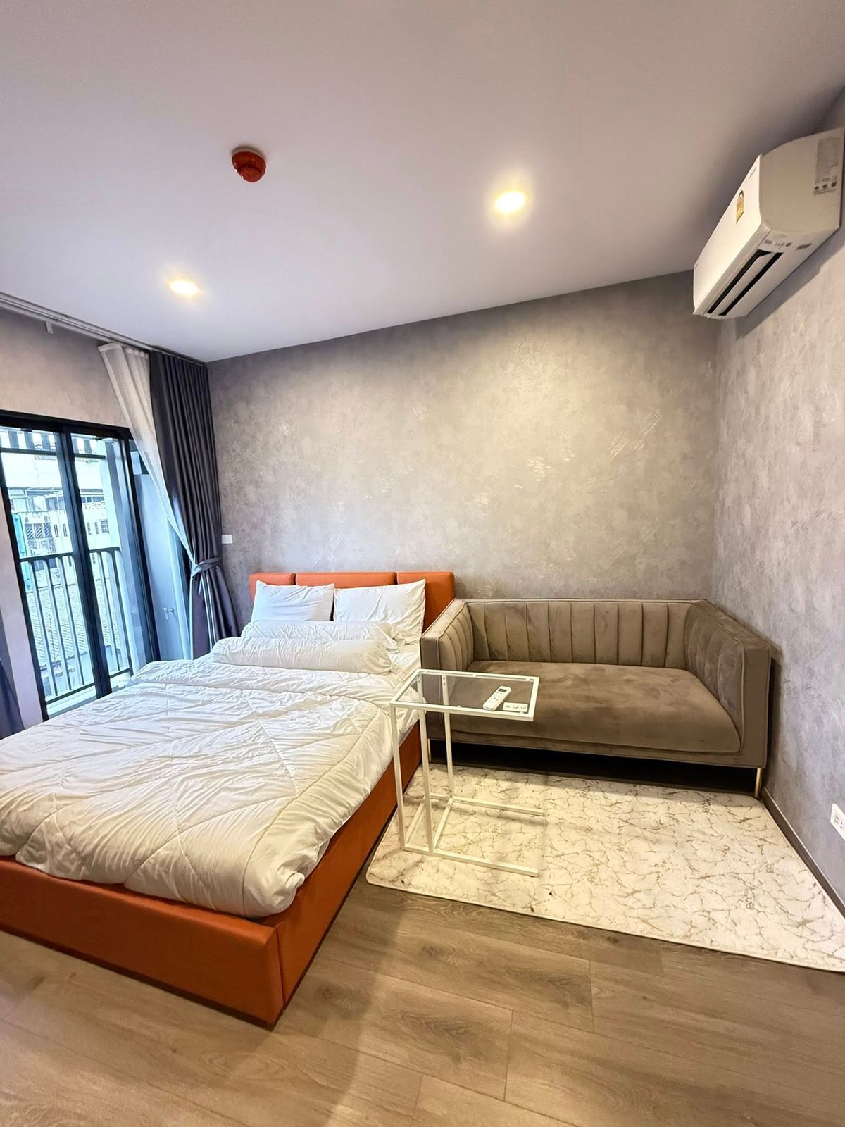 ให้เช่าคอนโดรัชดา ห้วยขวาง : เช่า RR340 Soho Bangkok Ratchada ห้องสวย เฟอร์นิเจอร์ครบครัน ใกล้รถไฟฟ้า MRT ห้วยขวาง