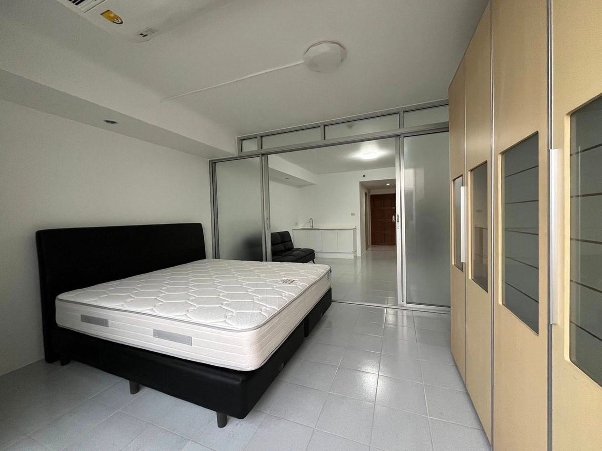 For RentCondoKasetsart, Ratchayothin : Supalai Park, Phahonyothin 21, next to BTS Phahonyothin 24, near 5 Lat Phrao Intersection, convenient to get in and out of 2 ways, Vibhavadi 30 and Phahonyothin 21.