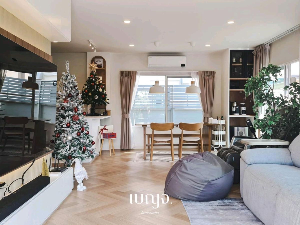 For RentHousePathum Thani,Rangsit, Thammasat : 4 bedroom detached house, 4 water behind the corner of a special large garden