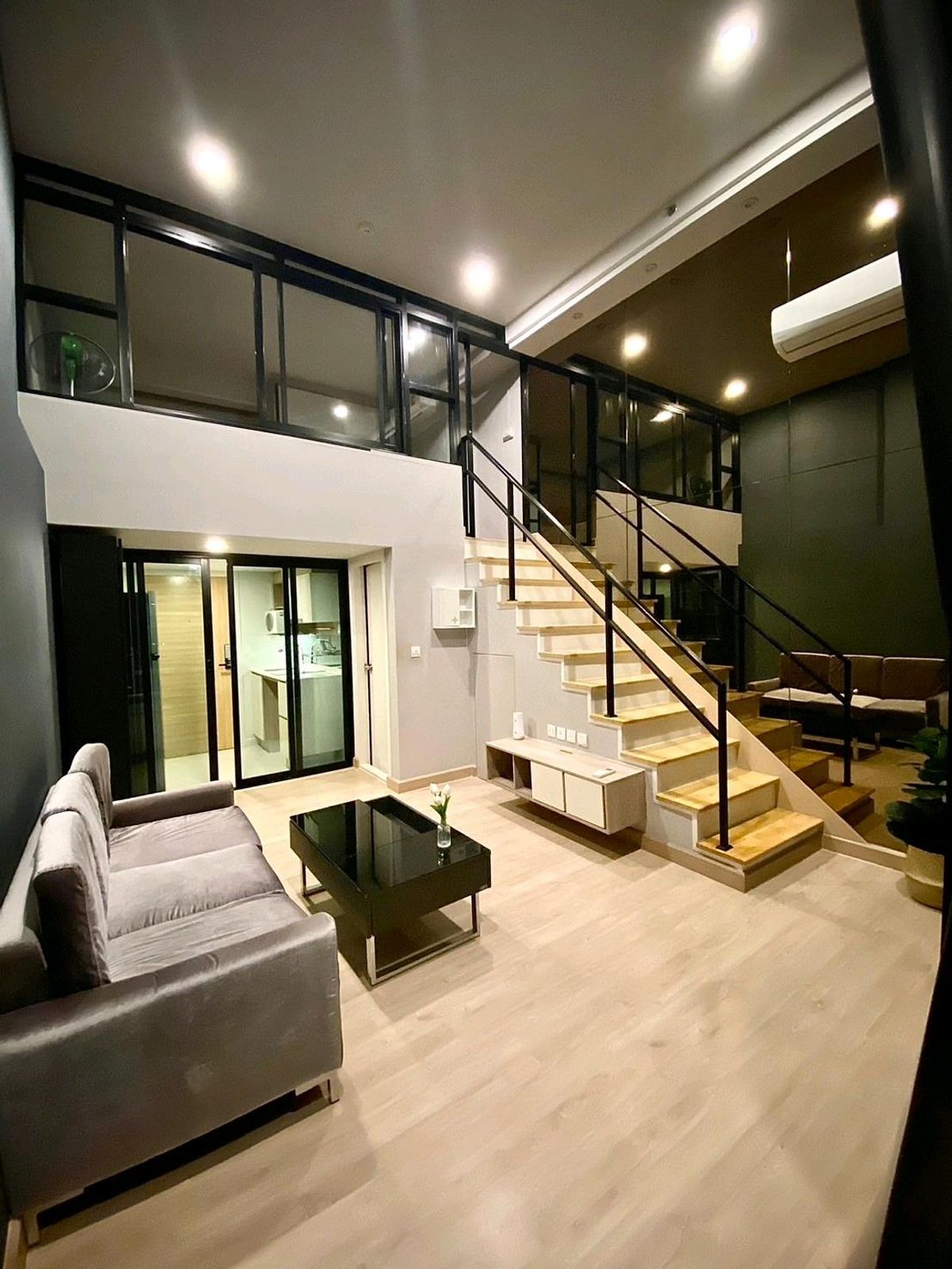 ให้เช่าคอนโดรัตนาธิเบศร์ สนามบินน้ำ พระนั่งเกล้า : Knightsbridge Duplex Tiwanon #ดูเพล็กซ์ดูใจ
#ว่างพร้อมอยู่ทันที

#กั้นห้องชั้นสอง นานๆจะว่างค่ะ ใครหาอยู่ รีบเลยค่ะ ราคาดีมากกกค่ะ 

เชื่อว่าจะว่างไม่นาน เพราะมีเพียง 1เดียวที่ว่างพร้อมอยู่
คอนโดฟีลบ้าน ตอบโจทย์คนรักความเป็นส่วนตัวสุด

✅️ ขนาด 42 ตารางเมต