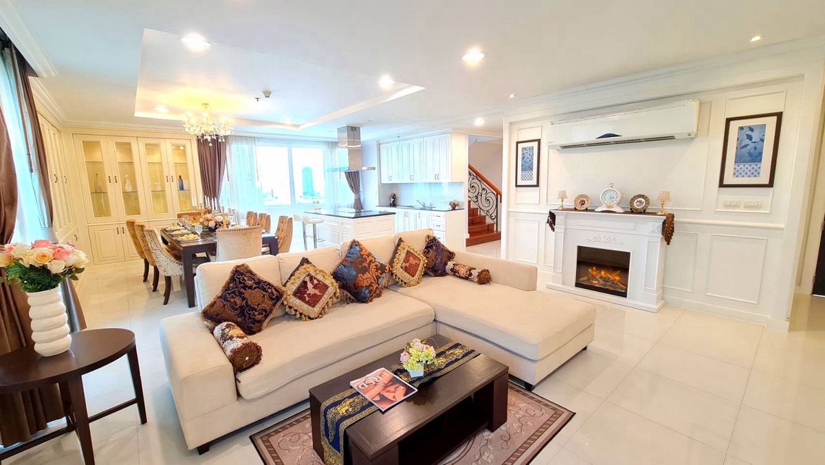 For RentSukhumvit, Asoke, Thonglor : 📢 Spacious duplex penthouse in Sukhumvit 39, perfect for large families. Enjoy kids and family activities every 2 months—painting, cooking, Halloween, Children’s Day & more. Complimentary tuk-tuk shuttle to BTS Phrom Phong, Emporium, and EmQuartier.