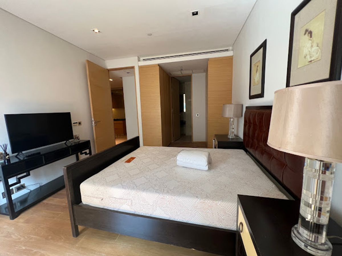 For RentCondoSilom, Saladaeng, Bangrak : Saladaeng Residences【𝐑𝐄𝐍𝐓】🔥Beautiful room with a vintage modern look, dark wood tone, combined with classic design🔥 Contact Line ID: @hacondo