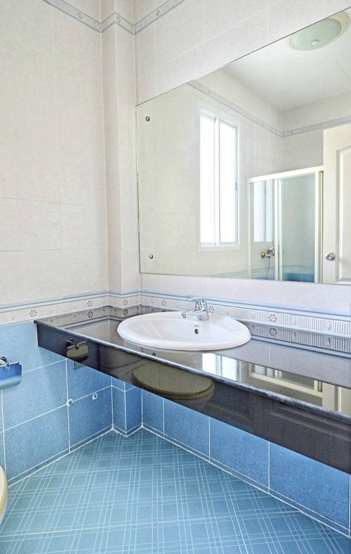 ขายบ้านบางนา แบริ่ง ลาซาล : ขาย หมู่บ้าน Blue Lagoon 1 บางนา-วงแหวน ขนาด 80.5 ตารางวา 3 ห้องนอน 3 ห้องน้ำ ถนนกาญจนาภิเษก แขวงดอกไหม เขตประเวศ กรุงเทพมหานคร