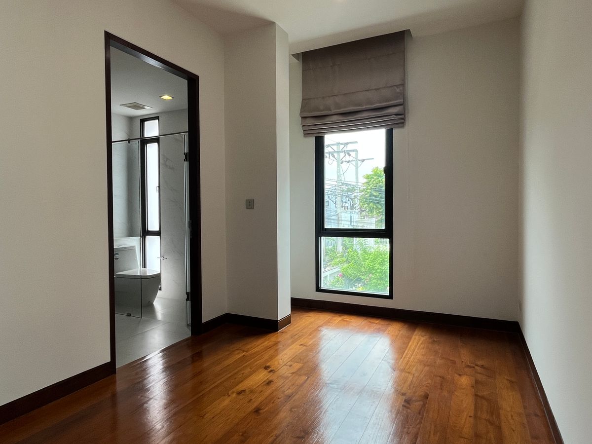 For SaleHouseChokchai 4, Ladprao 71, Ladprao 48, : Single house for sale, 4 bedrooms 92 sq m., 300+ sq m., calm, good location near the city center, easy access expressway and Rama 9, Ratchada, Lat Phrao 