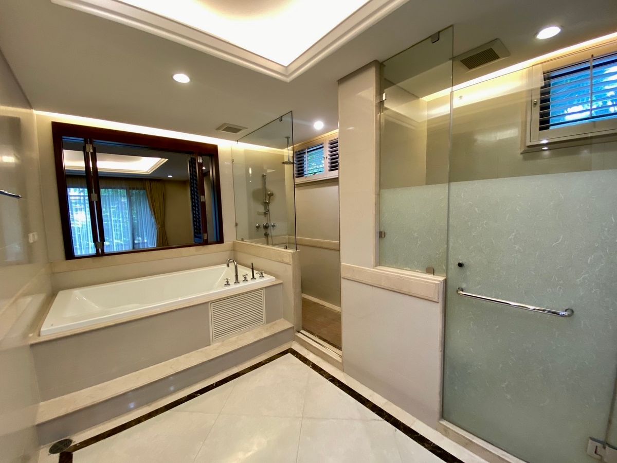 For RentHouseSukhumvit, Asoke, Thonglor : 🏡 For Rent: Ultra-Luxury 5-Storey Detached House in Sukhumvit 18 Modern Pool Villa | Rare in Prime Location 