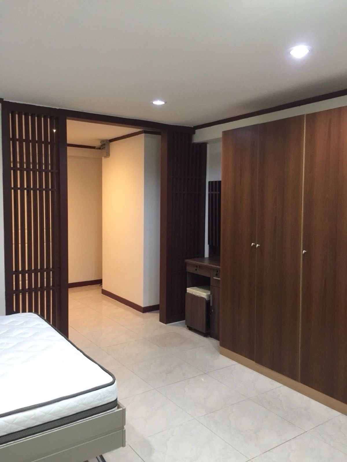 ขายคอนโดพัฒนาการ ศรีนครินทร์ : FOR SALE คอนโดรีเจ้นท์ ศรีนครินทร์ 
ตกแต่งสวย พร้อมเข้าอยู่ ทำเลดี ติดรถไฟฟ้าสายสีเหลือง รัชดา-ศรีนครินทร์ ใกล้สถานีกลันตัน , ใกล้แหล่งช็อปปิ้งมอลล์ ธัญญาปาร์ค , ห้างสรรพสินค้าซีคอนสแควร์